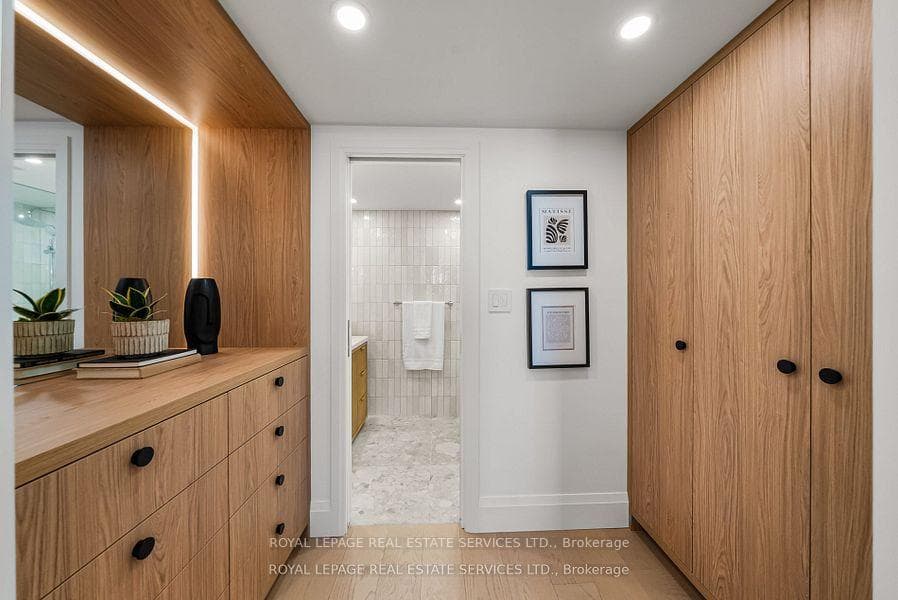 349 St Clair Avenue Unit 402 - Condo photo 22 of 30 in Annex / Yorkville / Summerhill, Ontario