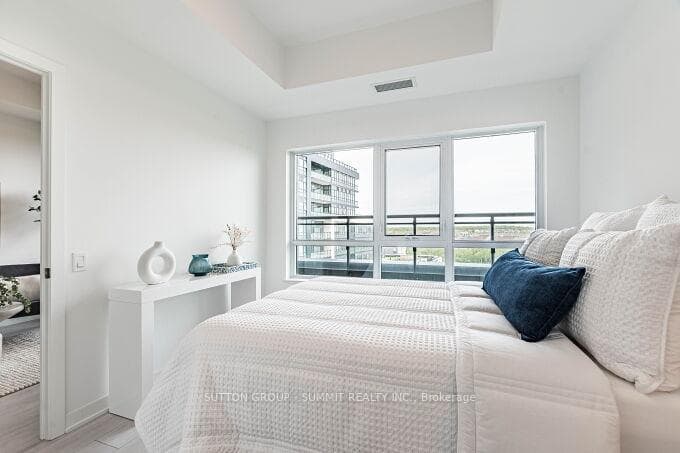 395 DUNDAS Street Unit 504 - Condo photo 10 of 40 in Oakville, Ontario