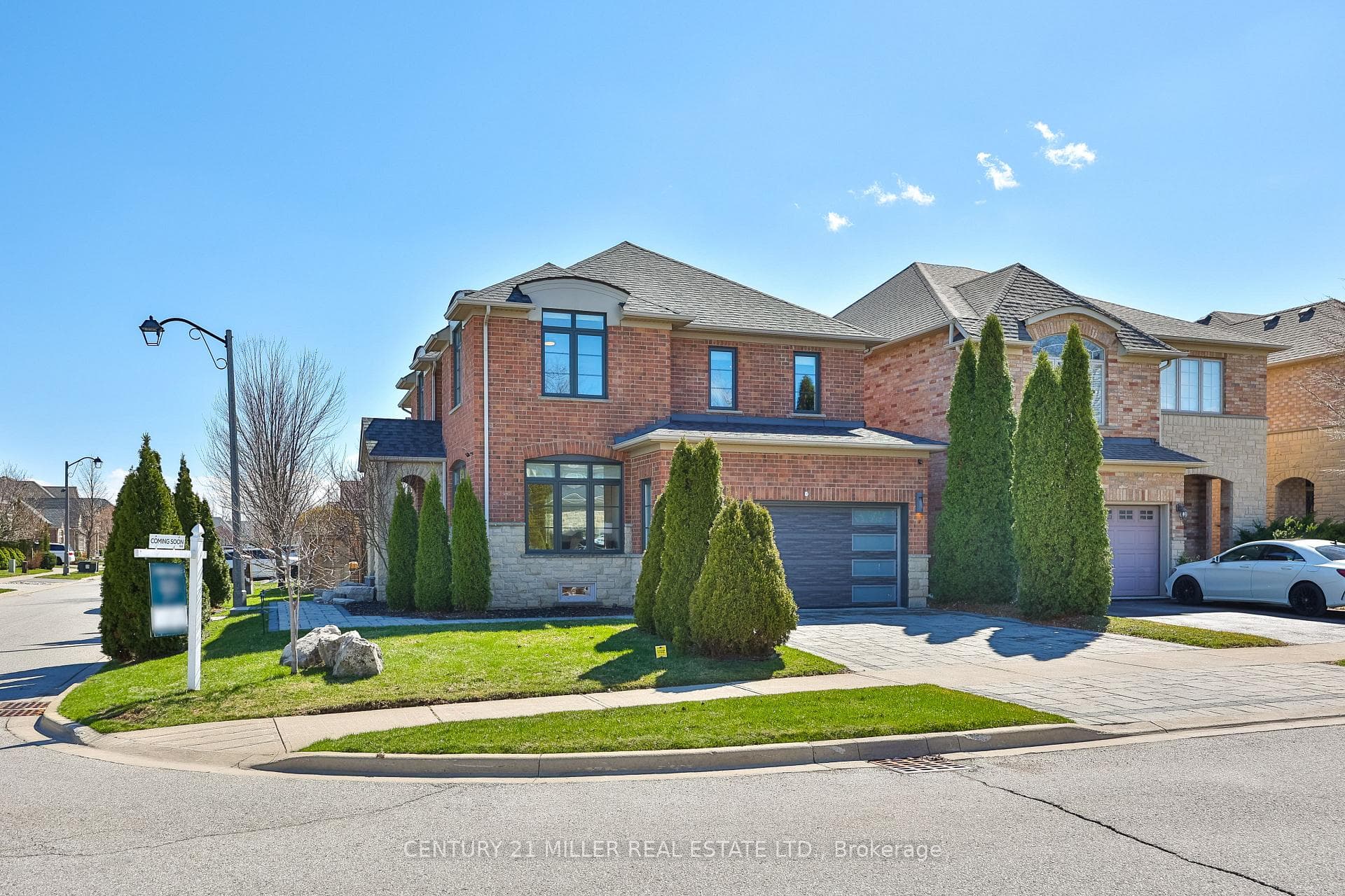 2252 Dewsbury Drive - Detached for sale in Glen Abbey, Ontario
