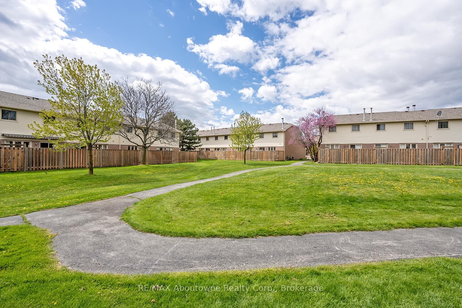 2470 Headon Forest Drive Unit 41 - Condo photo 42 of 42 in Burlington, Ontario