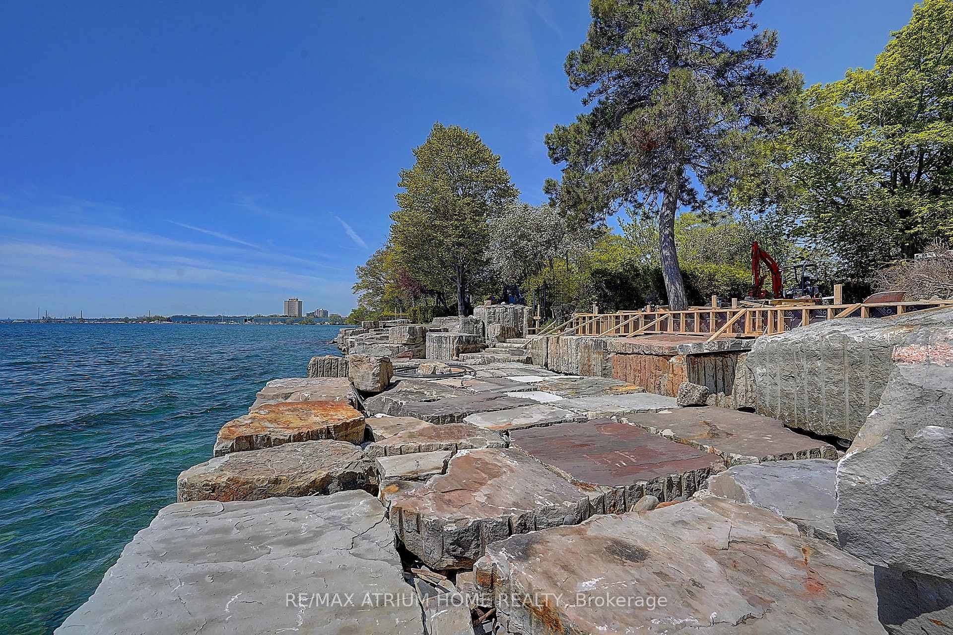 42 Cumberland Drive - Detached photo 13 of 16 in Mississauga, Ontario