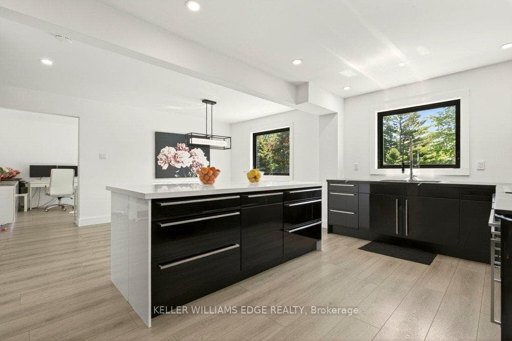 2192 Melissa Crescent - Detached photo 8 of 31 in Burlington, Ontario