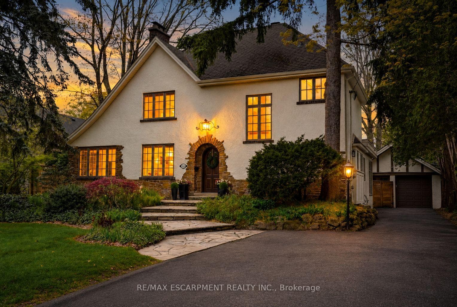 3081 Balmoral Avenue - Detached photo 1 of 50 in Burlington, Ontario