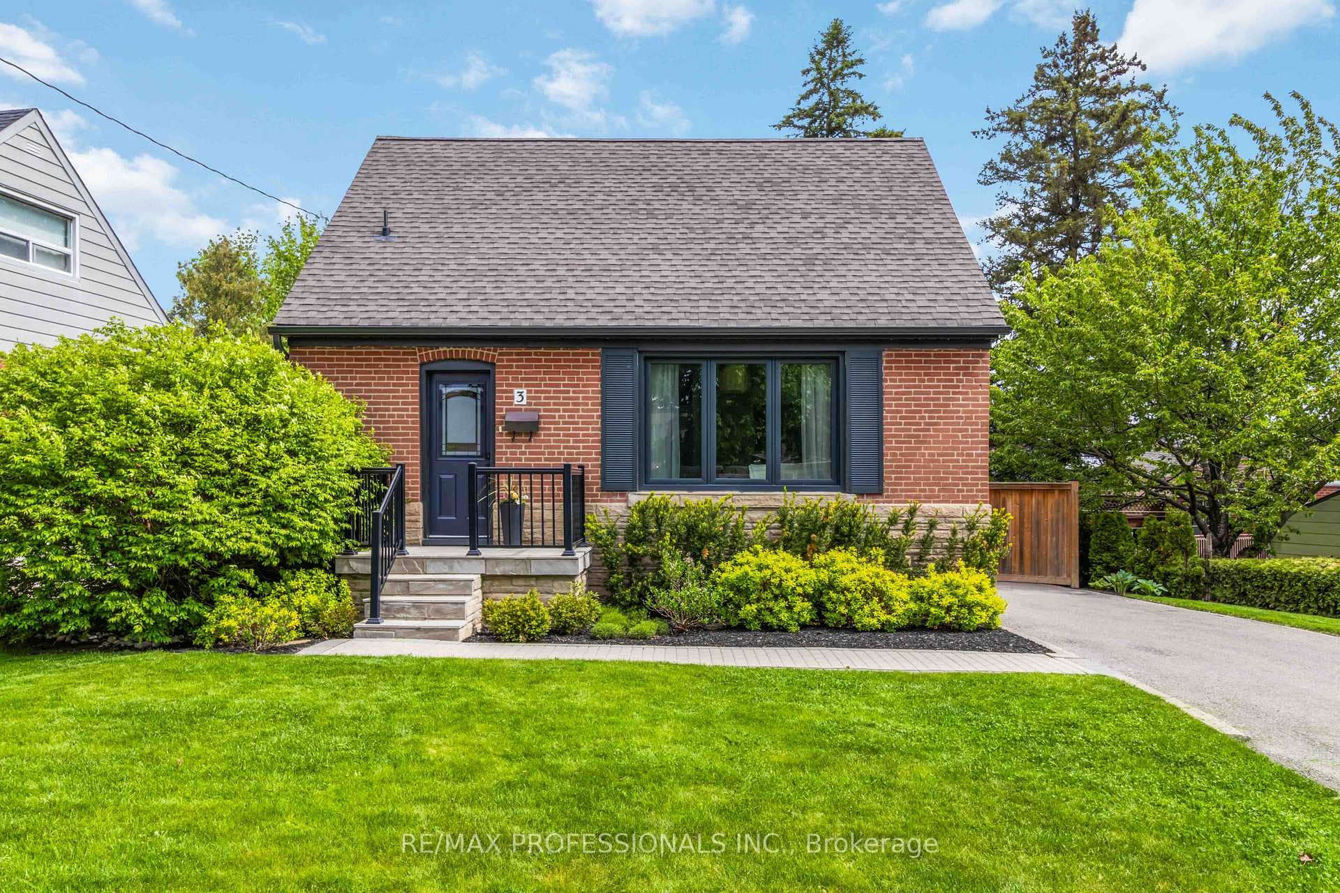 3 Snaresbrook Drive - Detached photo 1 of 32 in Etobicoke (West Mall / Rexdale), Ontario