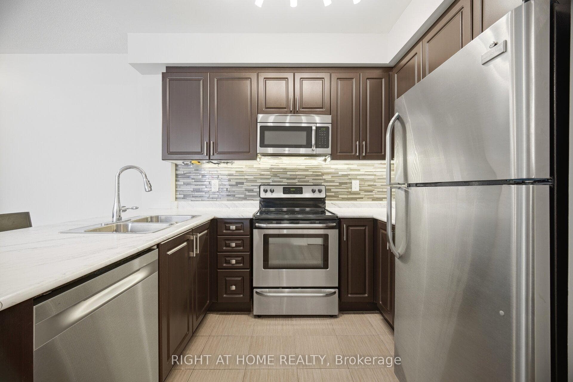 269 Georgian Drive Unit 311 - Condo photo 9 of 39 in Oakville, Ontario