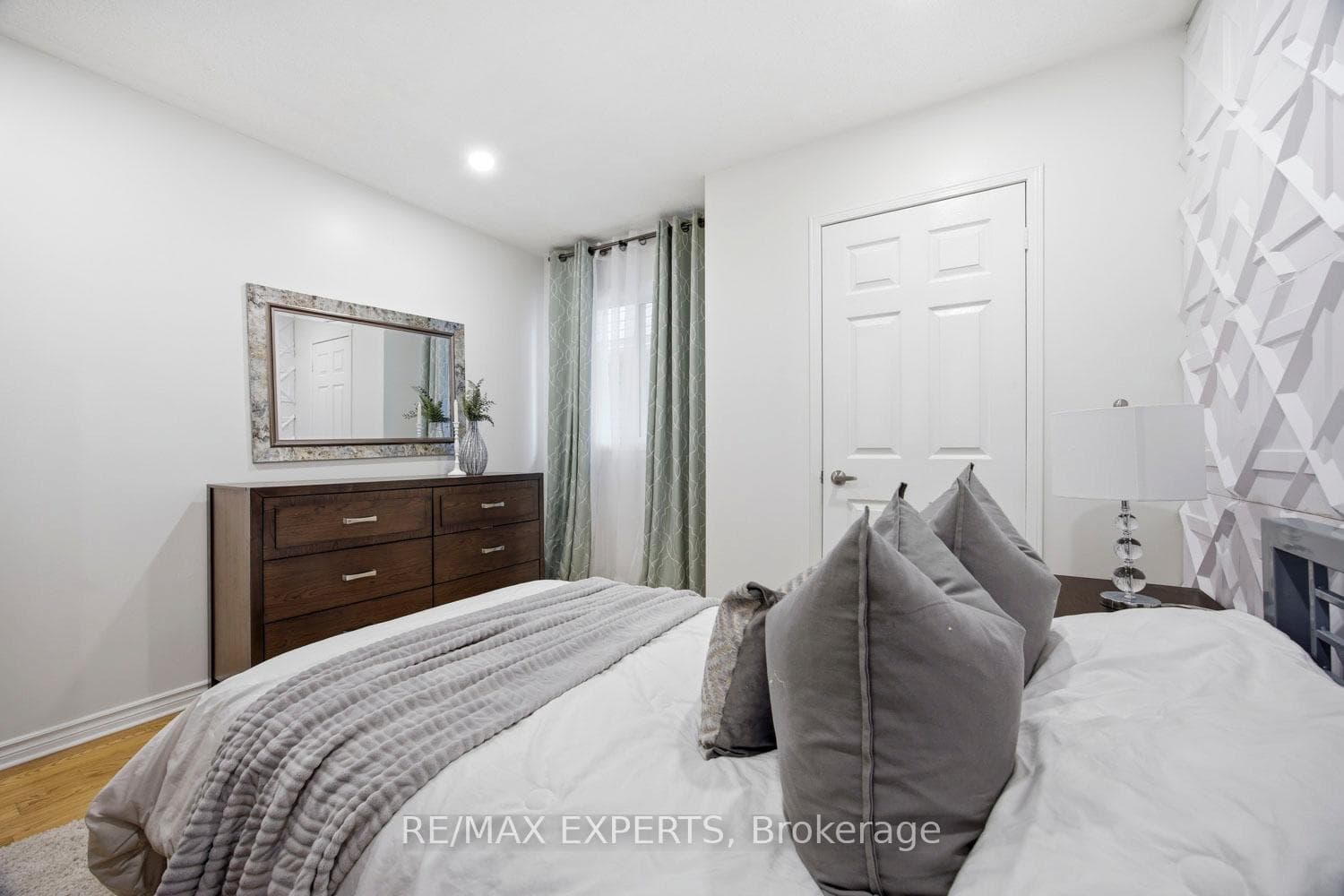 40 Dills Crescent - Detached photo 23 of 36 in Milton, Ontario