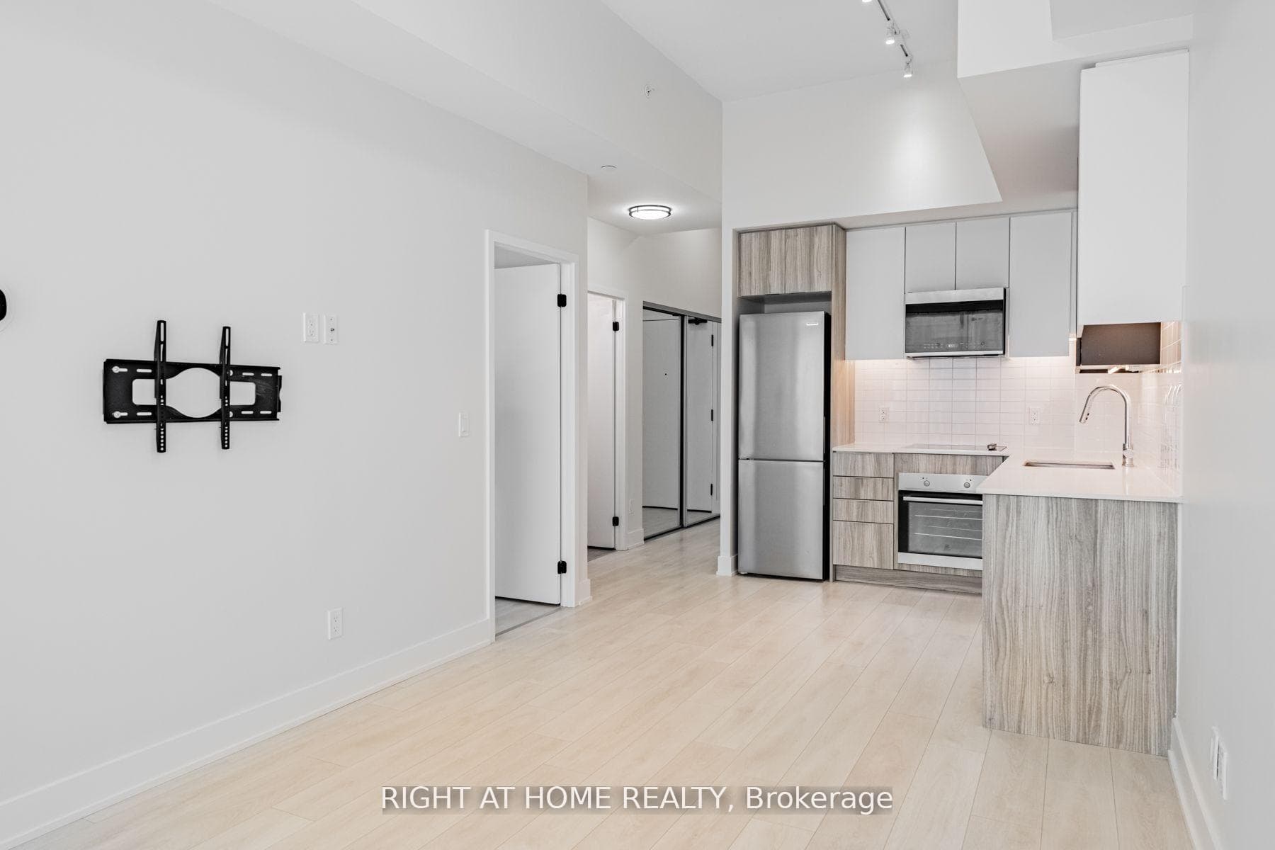 2485 Taunton Road Unit 451 - Condo photo 13 of 27 in Oakville, Ontario