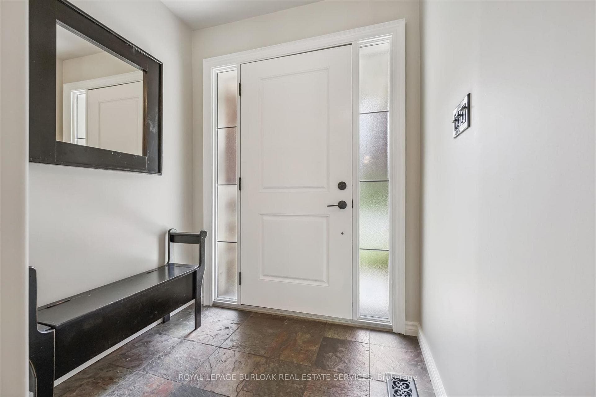 291 Strathcona Drive - Detached photo 5 of 40 in Burlington, Ontario