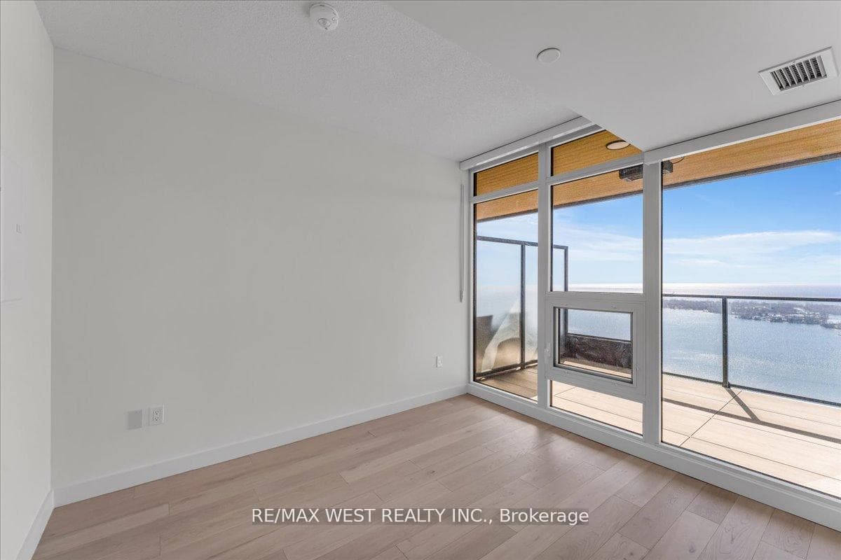 1 Concord Cityplace Way Unit 5709 - Condo photo 12 of 44 in Downtown Toronto / Waterfront, Ontario