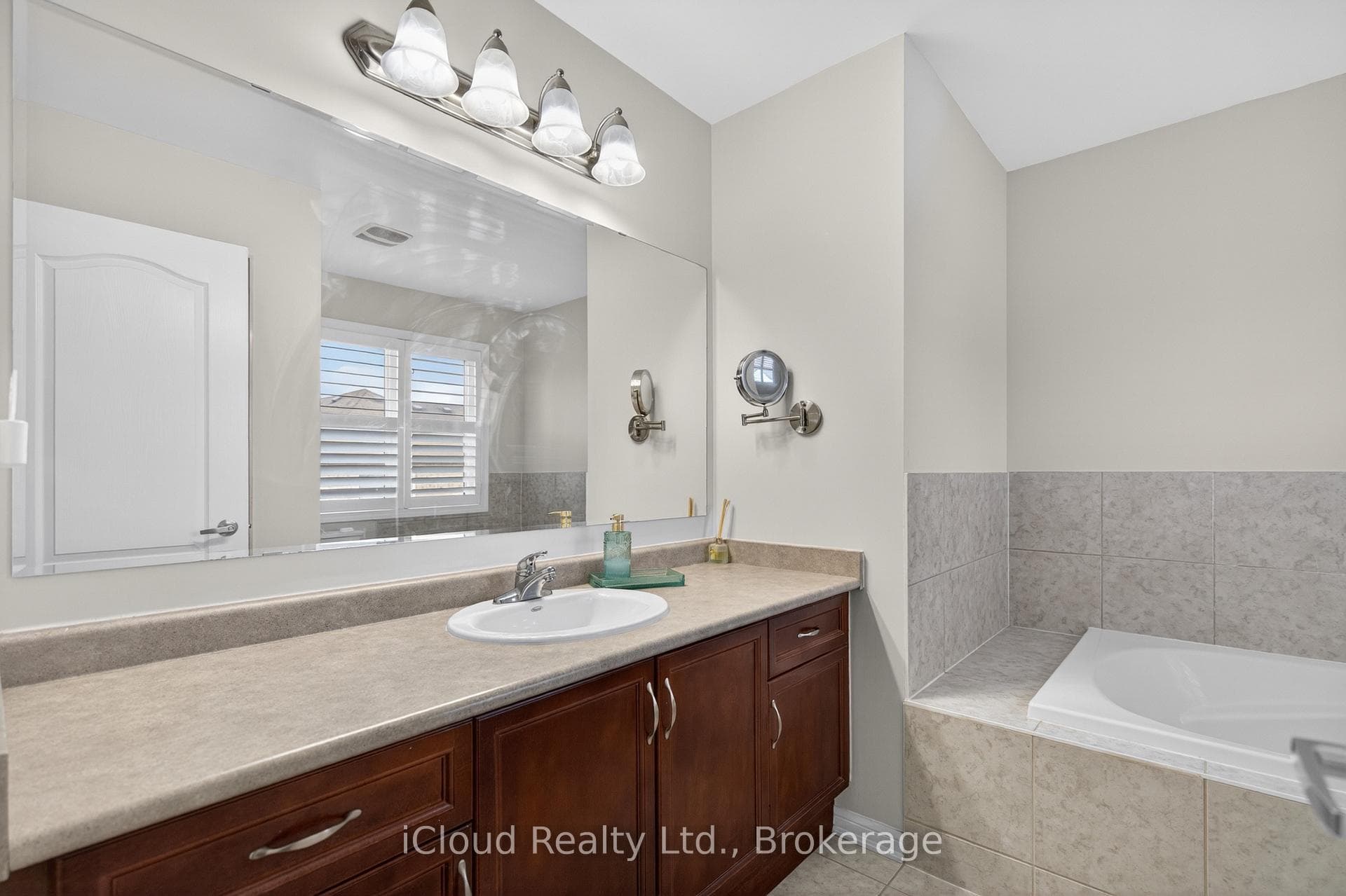 676 Speyer Circle - Semi-Detached photo 33 of 47 in Milton, Ontario
