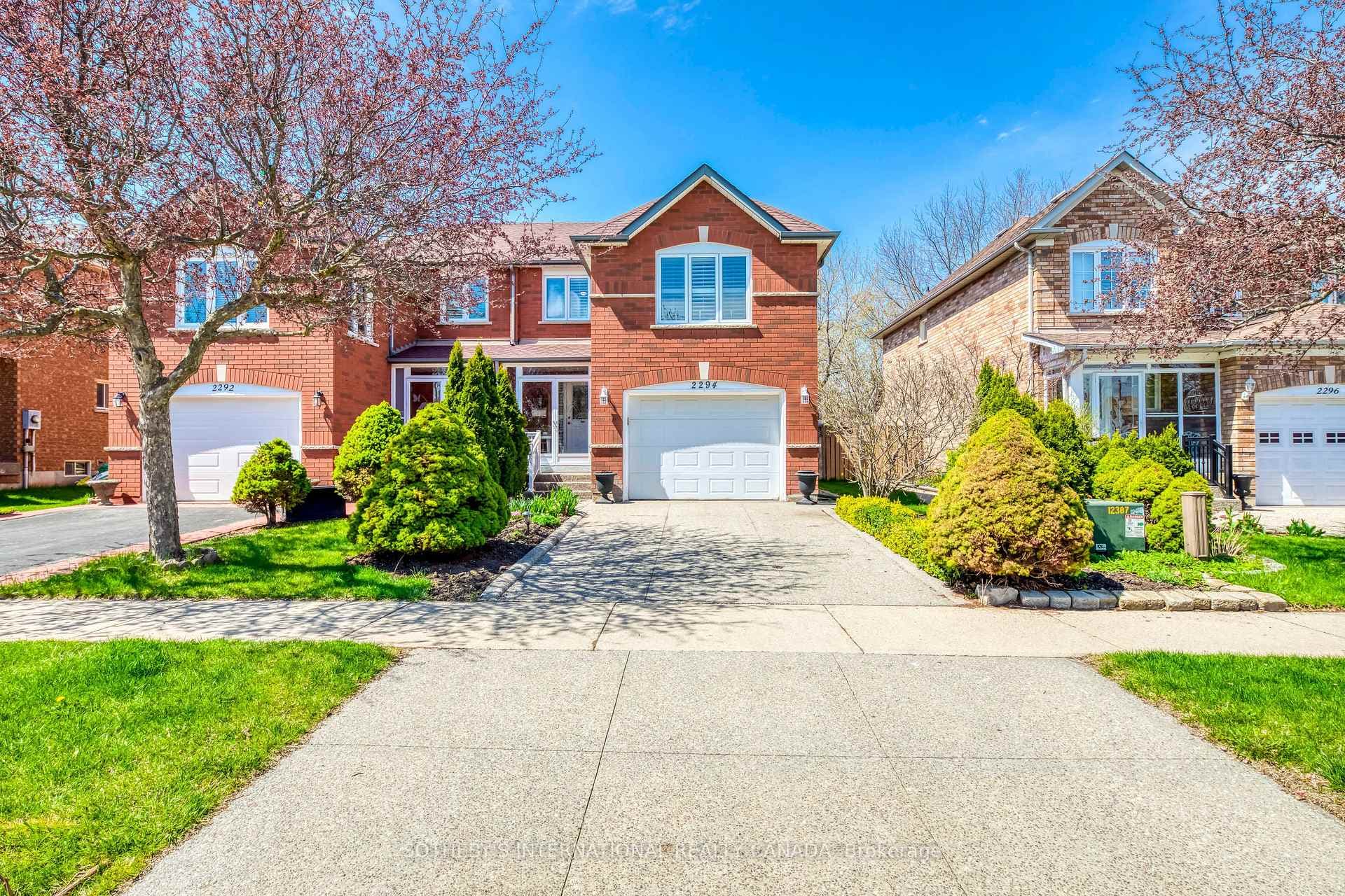 2294 Dale Ridge Drive - Semi-Detached photo 2 of 46 in Oakville, Ontario
