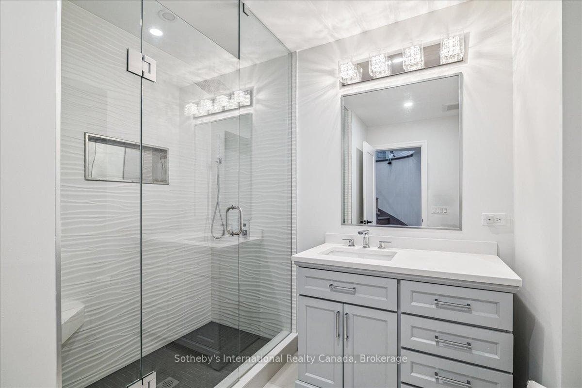 10 Southwind Terrace - Townhouse photo 20 of 43 in Oakville, Ontario
