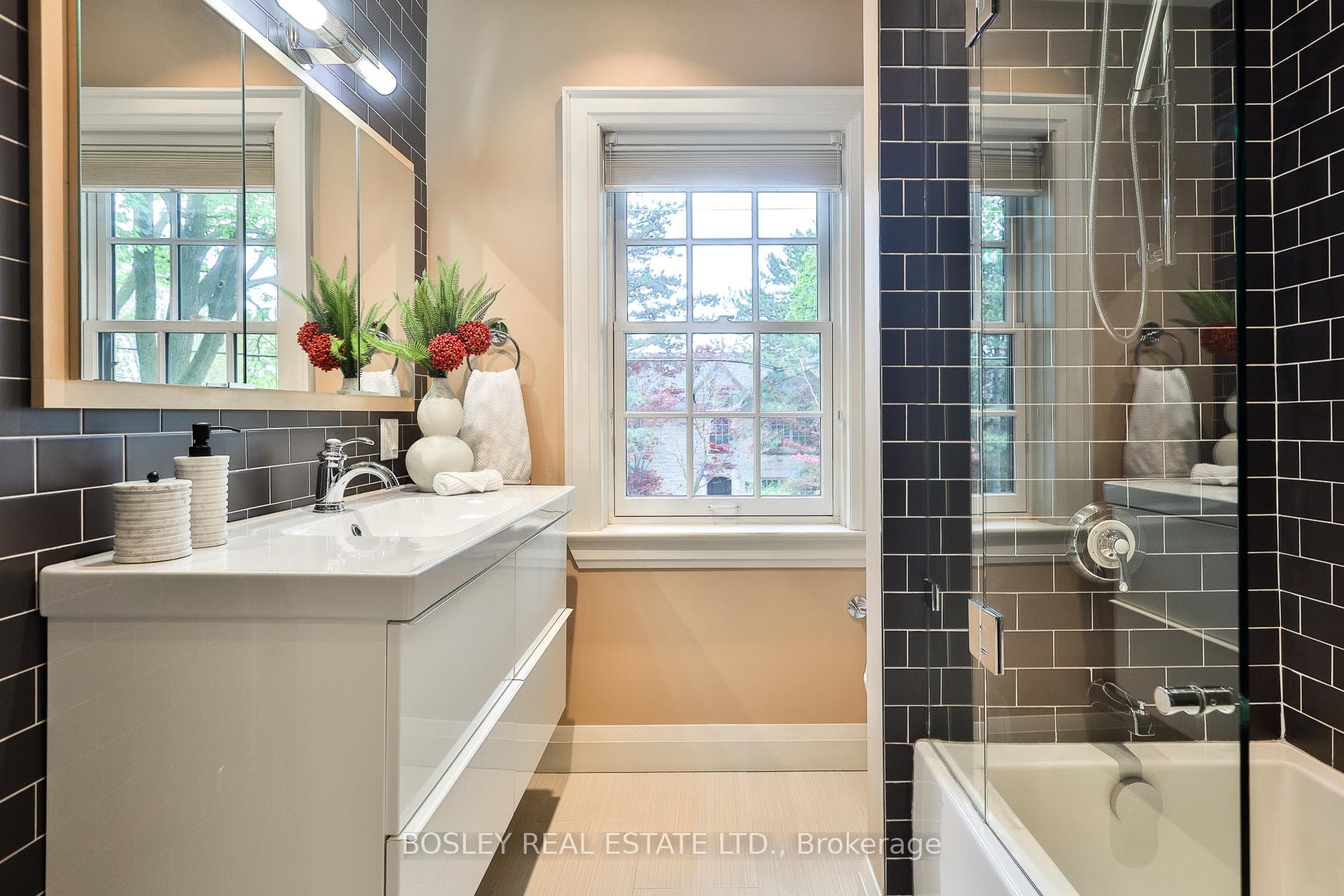 164 Hanna Road - Detached photo 23 of 39 in Flemingdon Park / Don Mills, Ontario