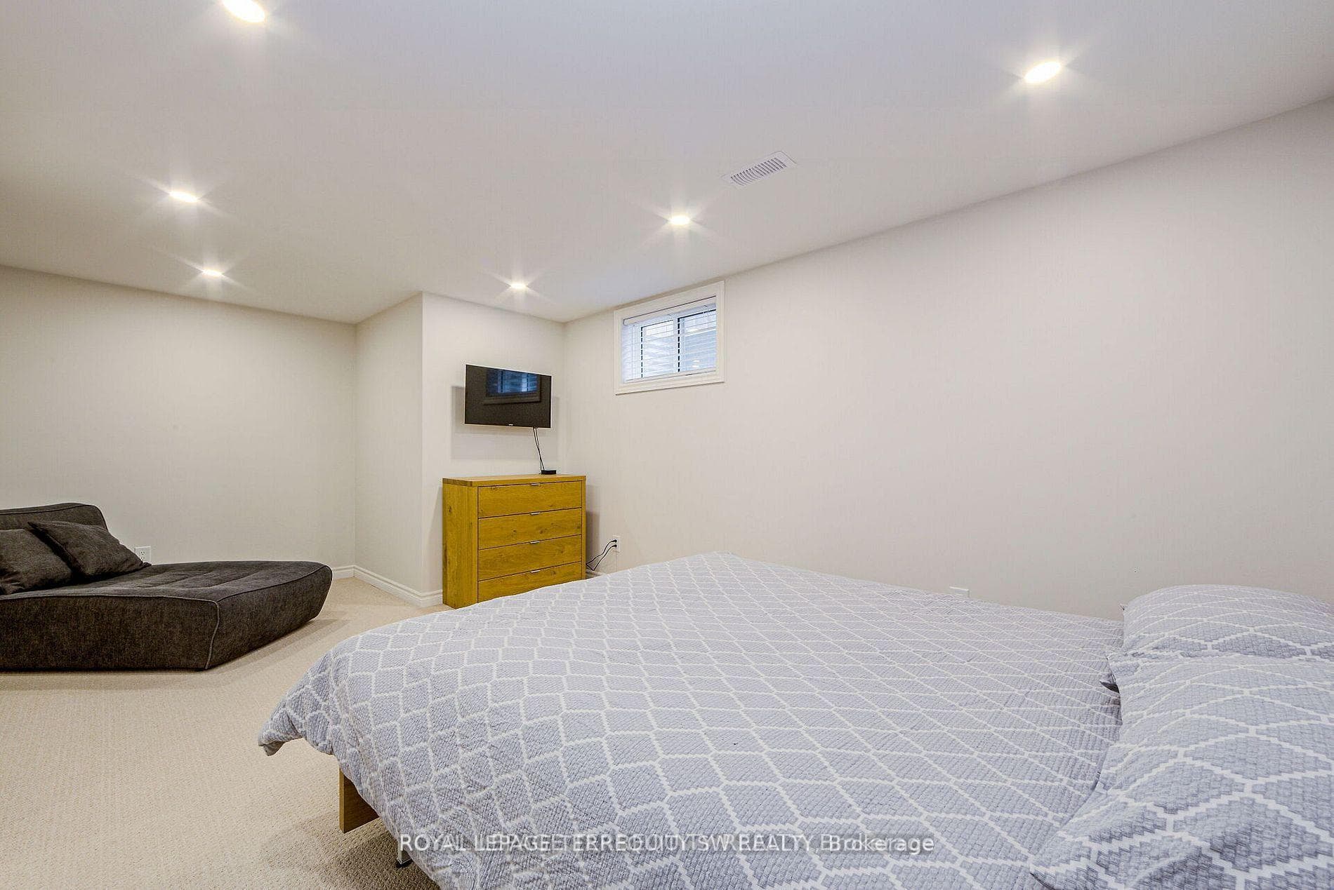 2025 Parklane Crescent - Detached photo 41 of 50 in Burlington, Ontario