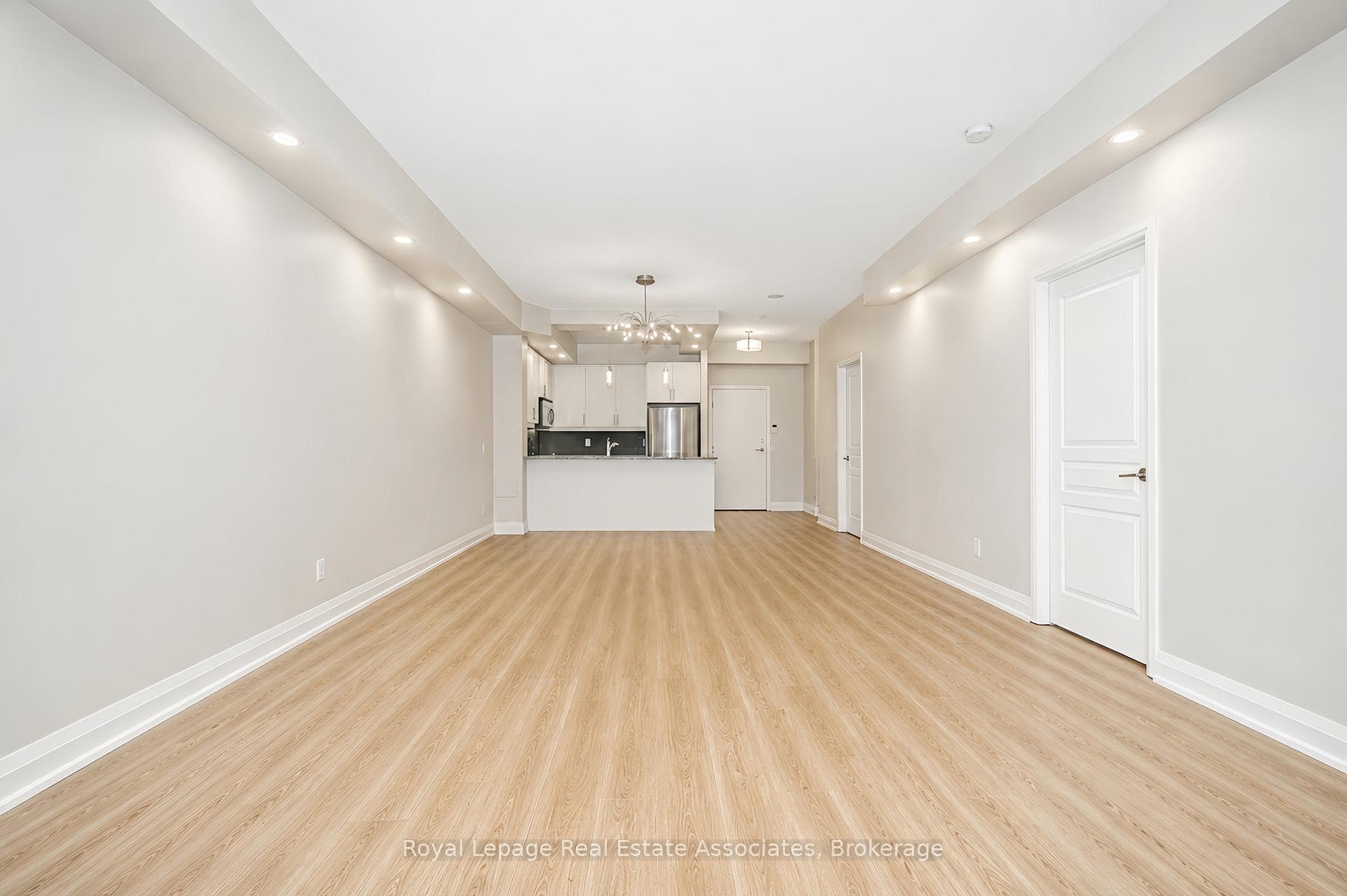 1 Hurontario Street Unit 308 - Condo photo 8 of 35 in Mississauga, Ontario