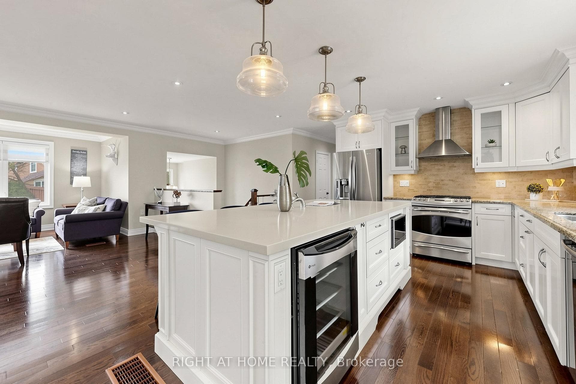 41 Larabee Crescent - Detached photo 14 of 42 in Don Mills / Parkwoods / Victoria Village, Ontario