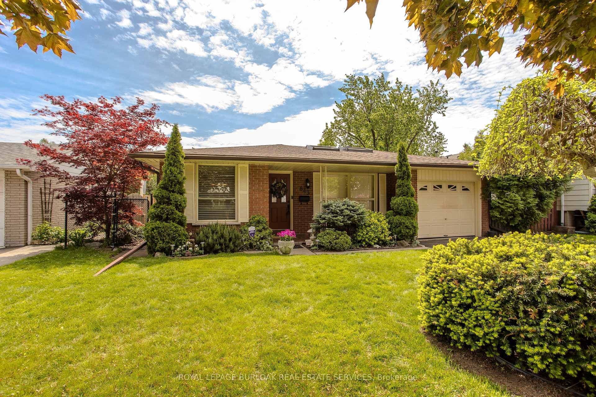 643 Artreva Crescent - Detached photo 1 of 26 in Burlington, Ontario