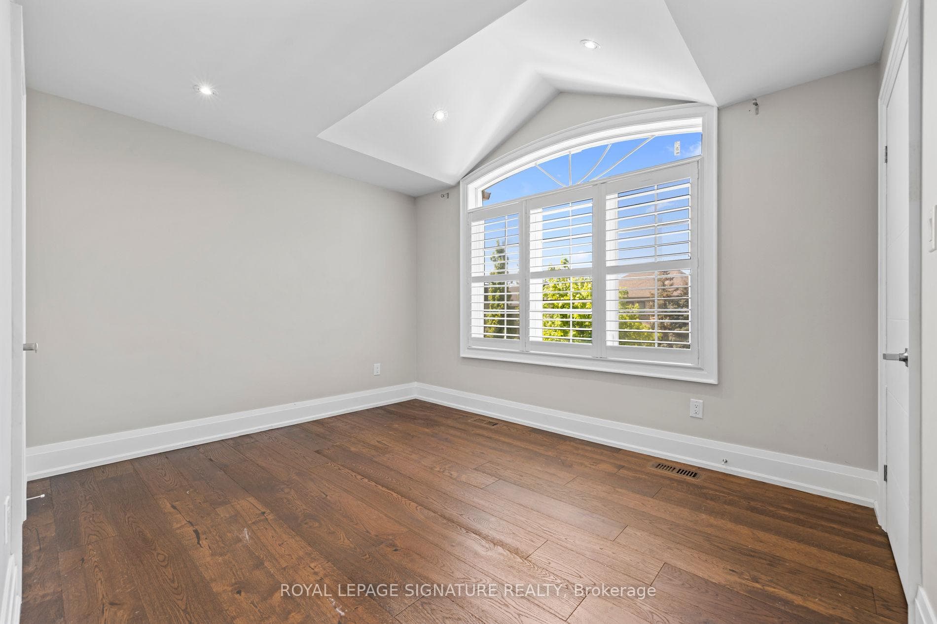 2480 Upper Valley Crescent - Detached photo 29 of 50 in Oakville, Ontario
