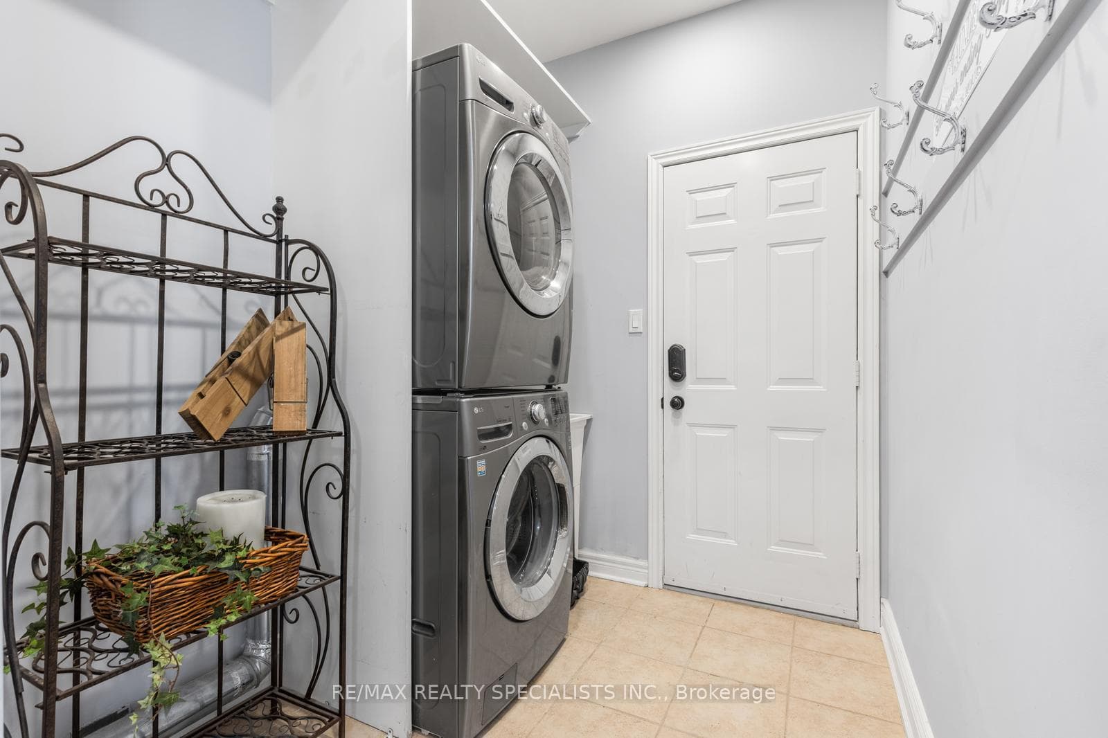 7076 Gillespie Lane - Detached photo 19 of 46 in Mississauga, Ontario