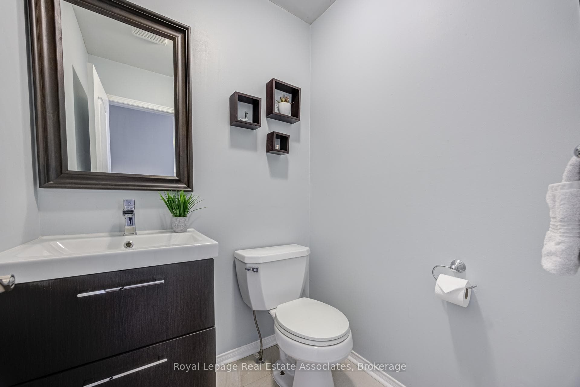 6665 Meteor Court - Detached photo 13 of 39 in Mississauga, Ontario