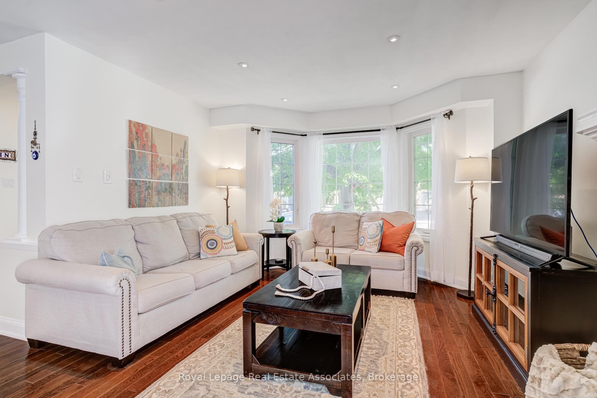 1179 Treetop Terrace - Townhouse photo 8 of 50 in Oakville, Ontario