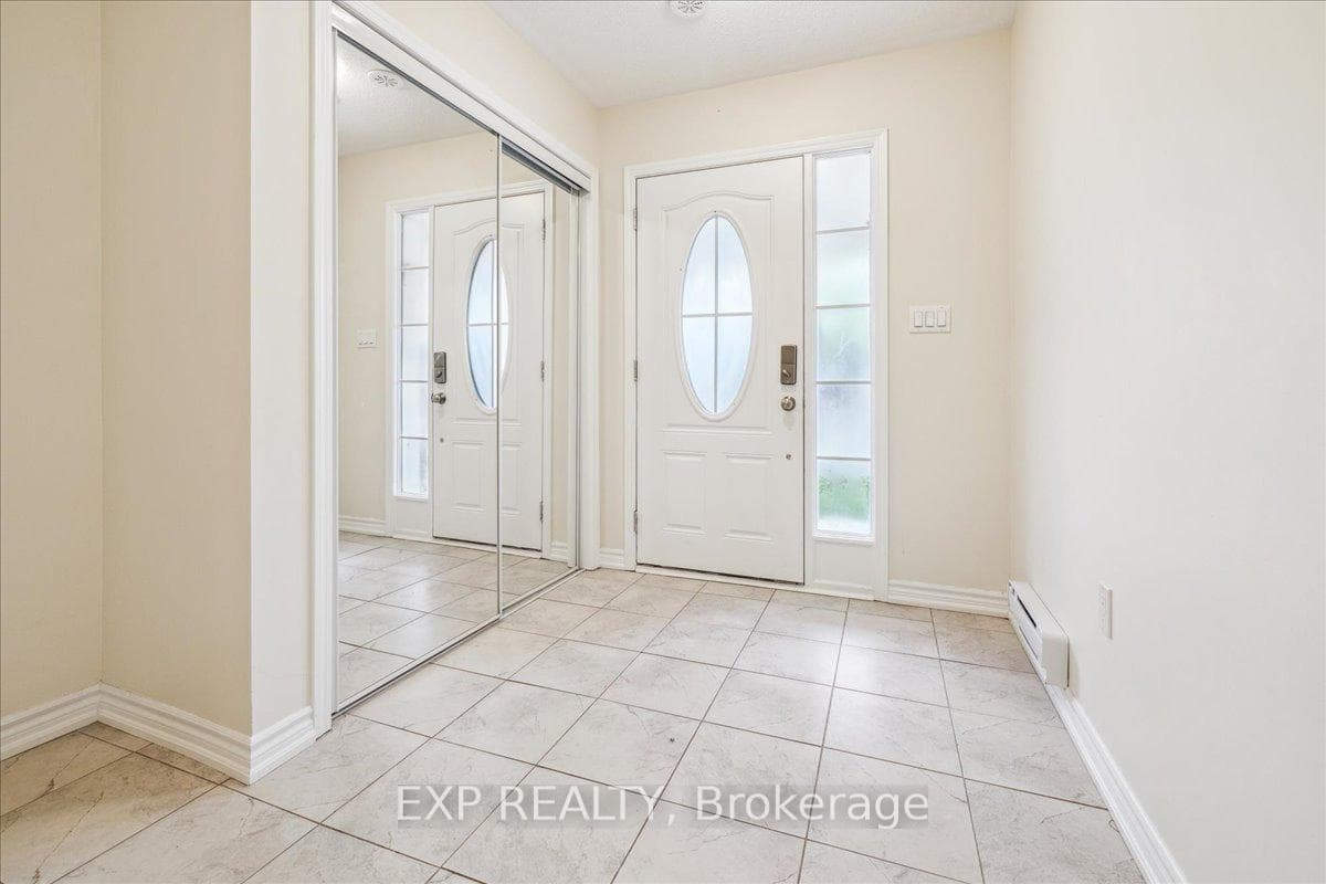 107 Lemieux Court - Townhouse photo 5 of 36 in Milton, Ontario