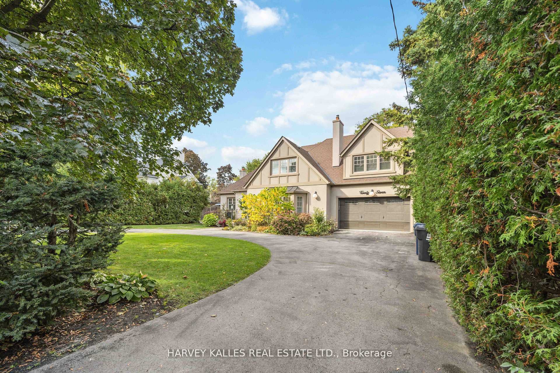 27 Ashley Park Road - Detached photo 4 of 49 in Etobicoke (Islington / Rexdale), Ontario