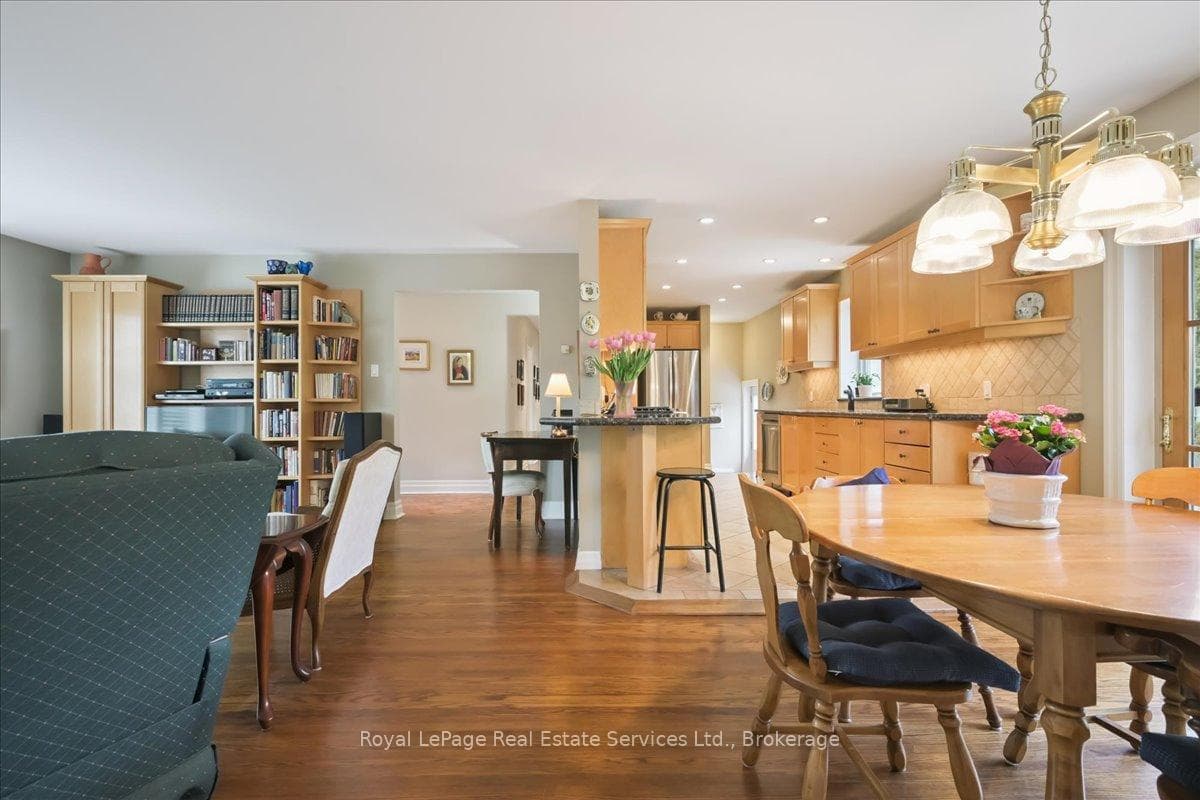281 Pinehurst Drive - Detached photo 12 of 50 in Oakville, Ontario