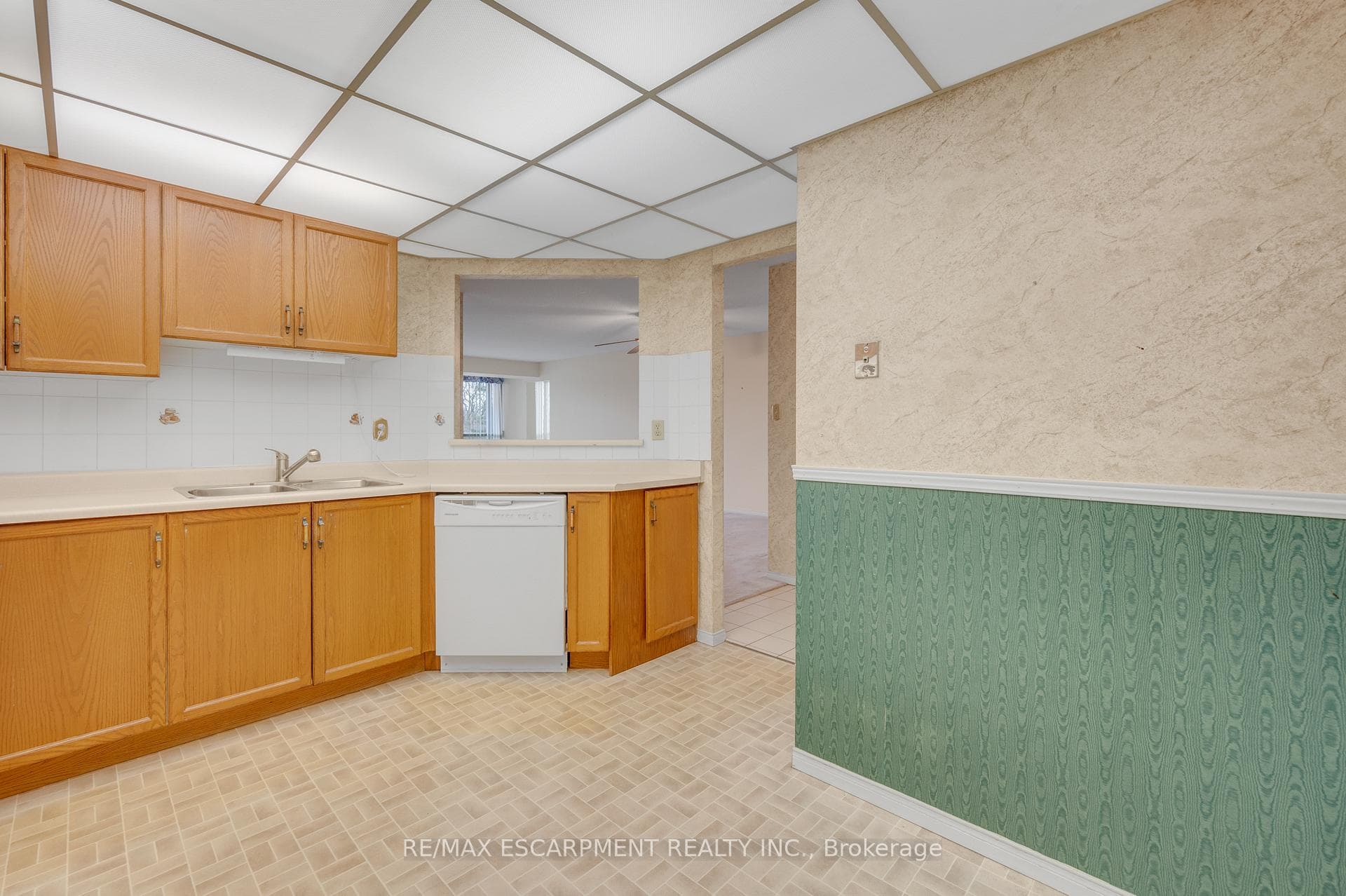 5070 Pinedale Avenue Unit 302 - Condo photo 4 of 36 in Burlington, Ontario