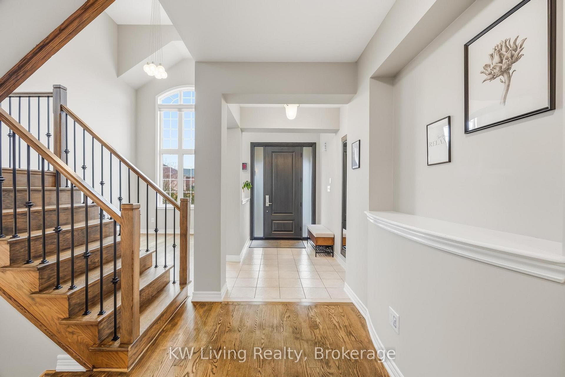 2327 Gladacres Lane - Detached photo 4 of 42 in Oakville, Ontario