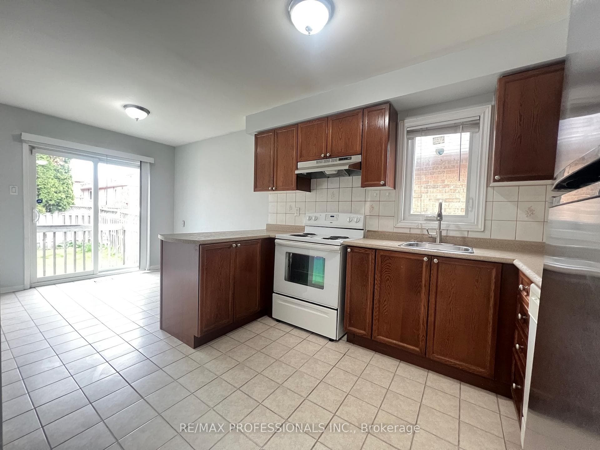 110 Springview Drive - Detached photo 7 of 40 in Brampton, Ontario