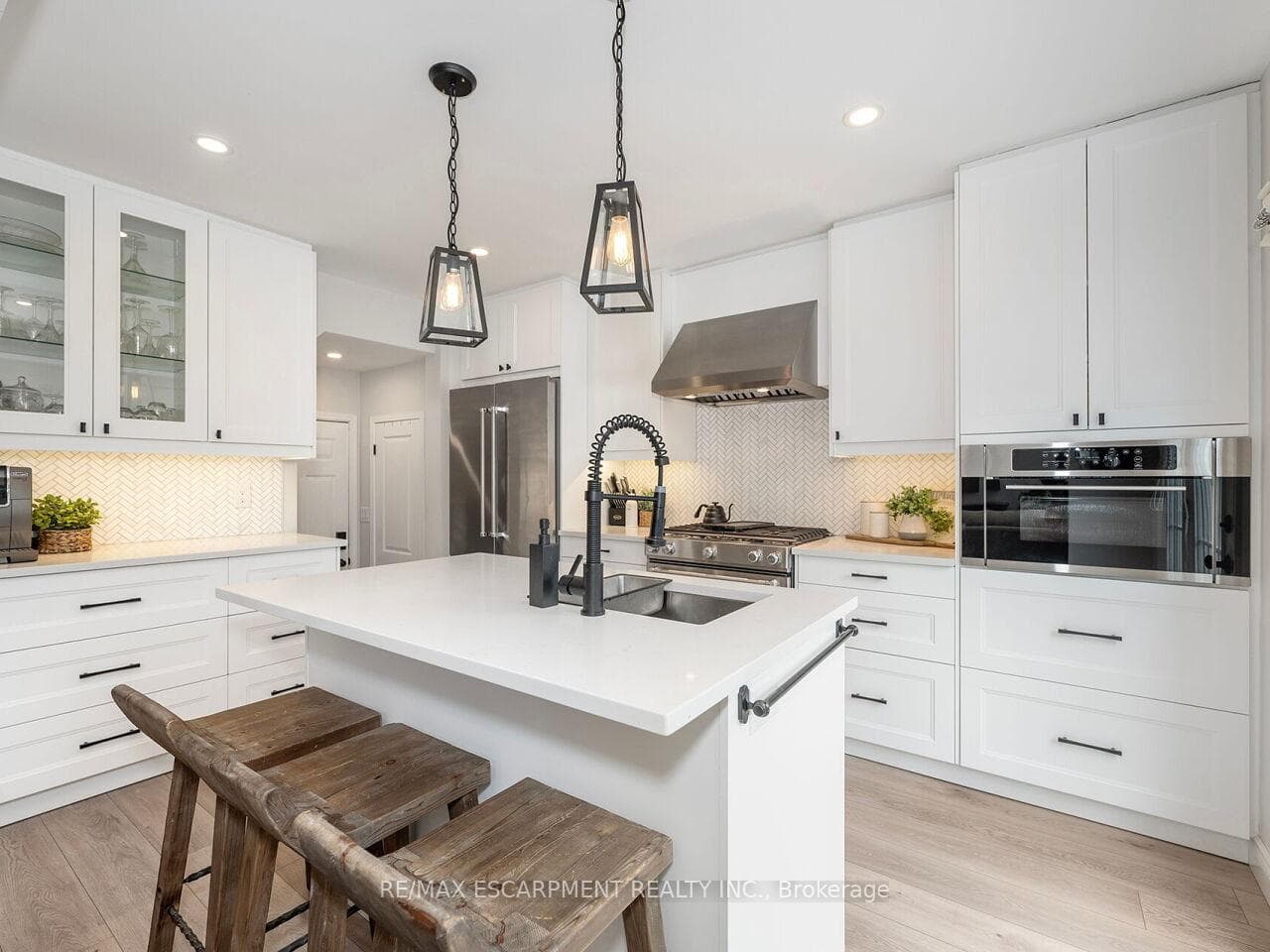 2448 Wooden Hill Circle - Townhouse photo 12 of 50 in Oakville, Ontario