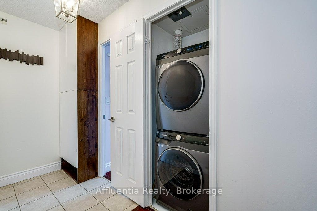 120 Dallimore Circle Unit 408 - Condo photo 6 of 38 in Don Mills / Parkwoods / Victoria Village, Ontario