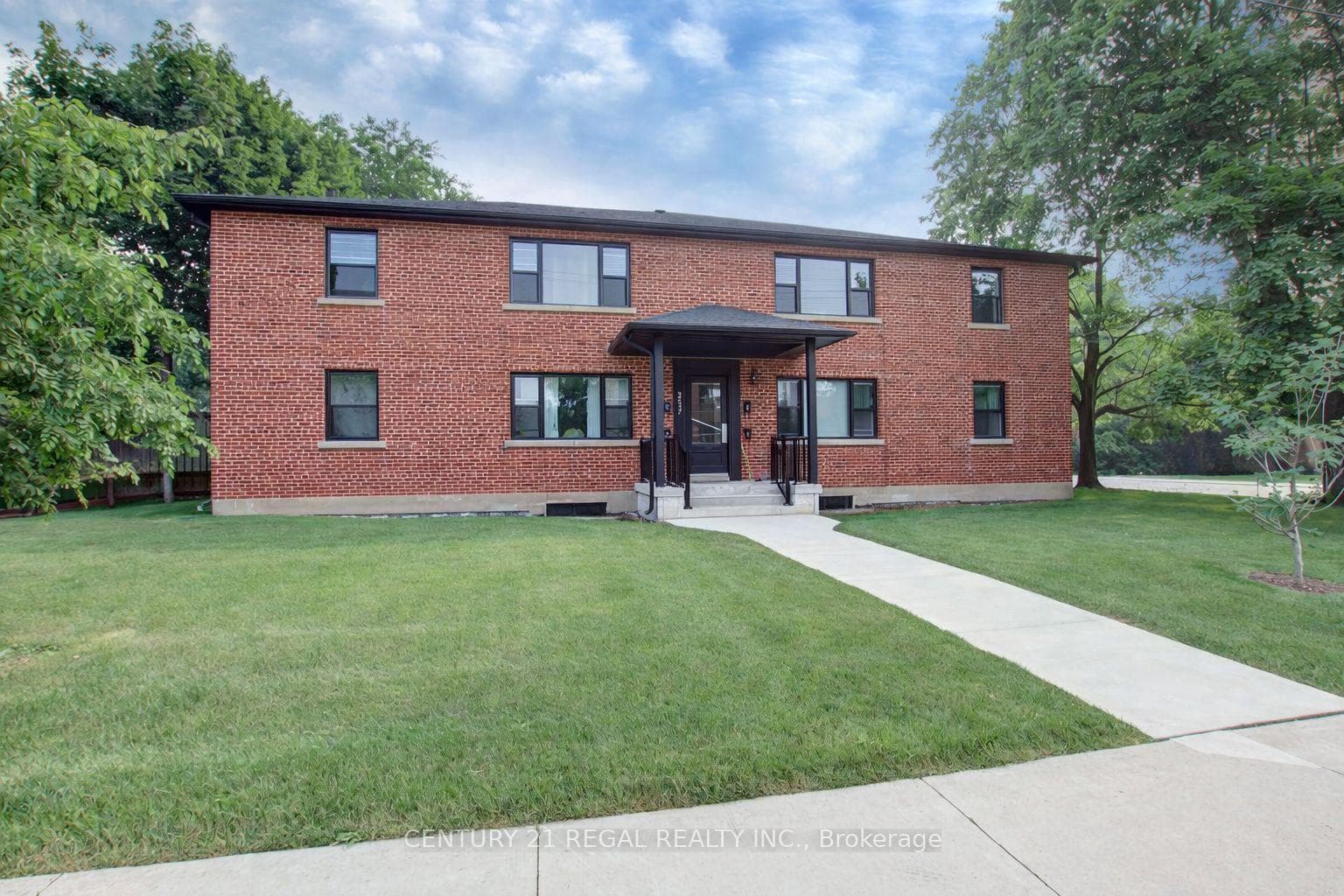 2127 Harris Crescent - home for sale in Burlington, Ontario