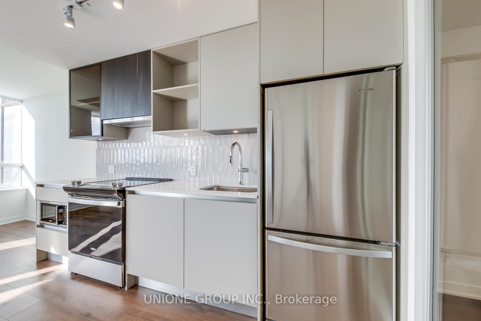 405 Dundas Street Unit 407 - Condo photo 8 of 26 in Oakville, Ontario