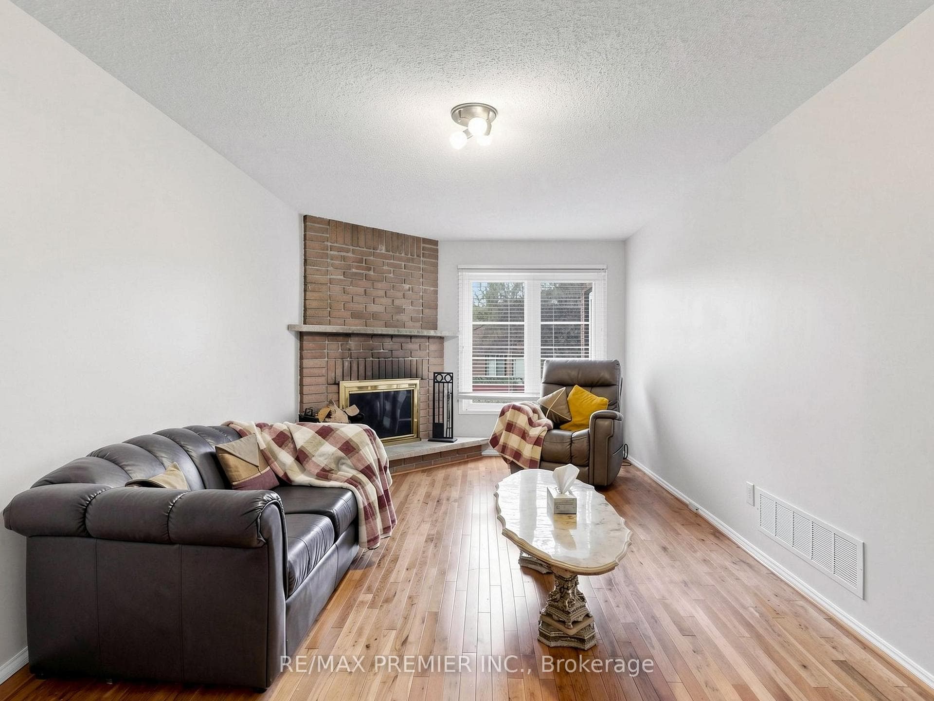 4579 Guildwood Way - Detached photo 7 of 31 in Mississauga, Ontario