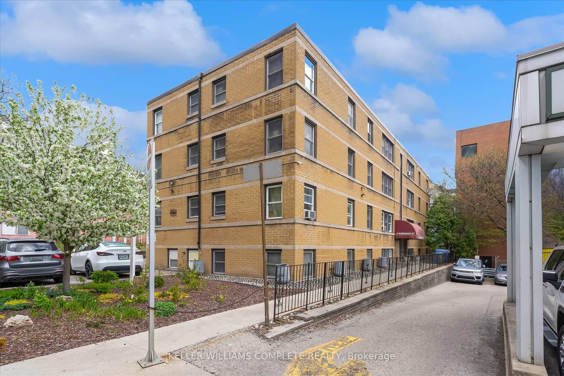 4 Robinson Street Unit 14 - Condo photo 1 of 17 in Hamilton, Ontario