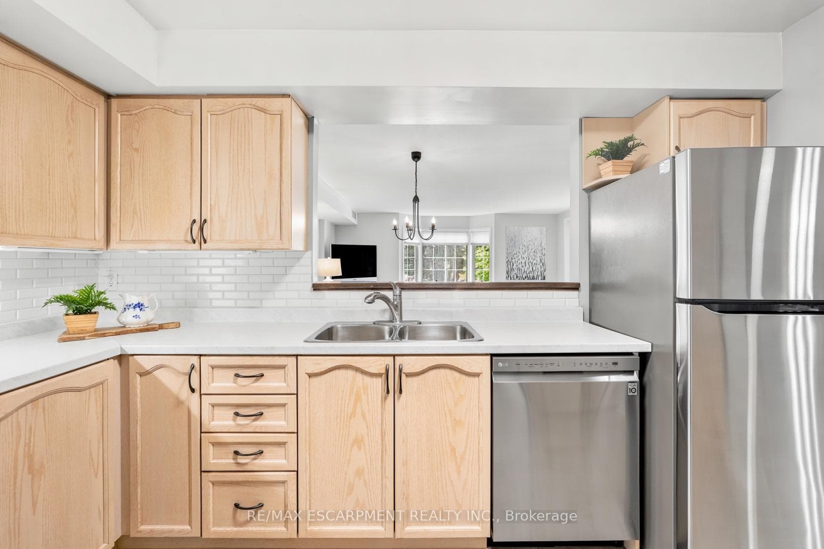 216 Plains Road Unit A307 - Condo photo 7 of 35 in Burlington, Ontario