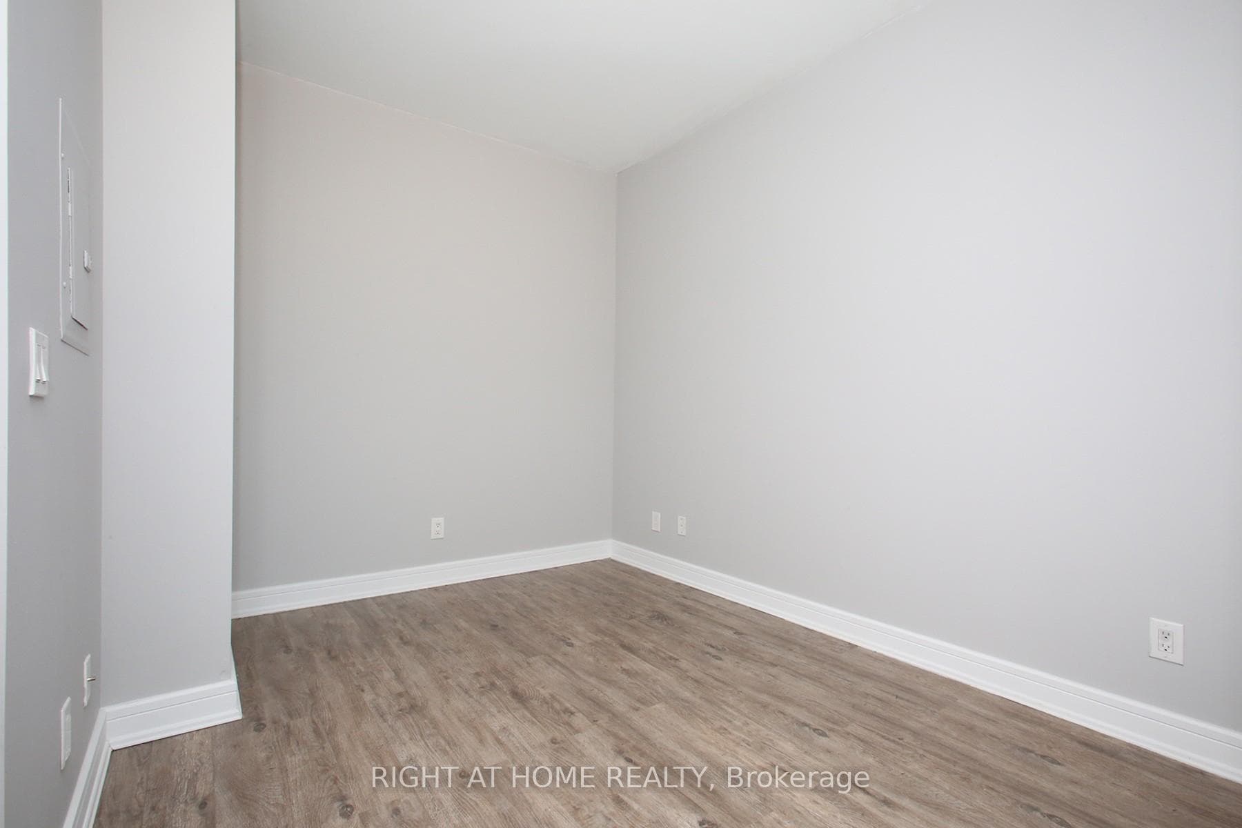 35 Brian Peck Crescent Unit 303 - Condo photo 18 of 22 in Flemingdon Park / Don Mills, Ontario