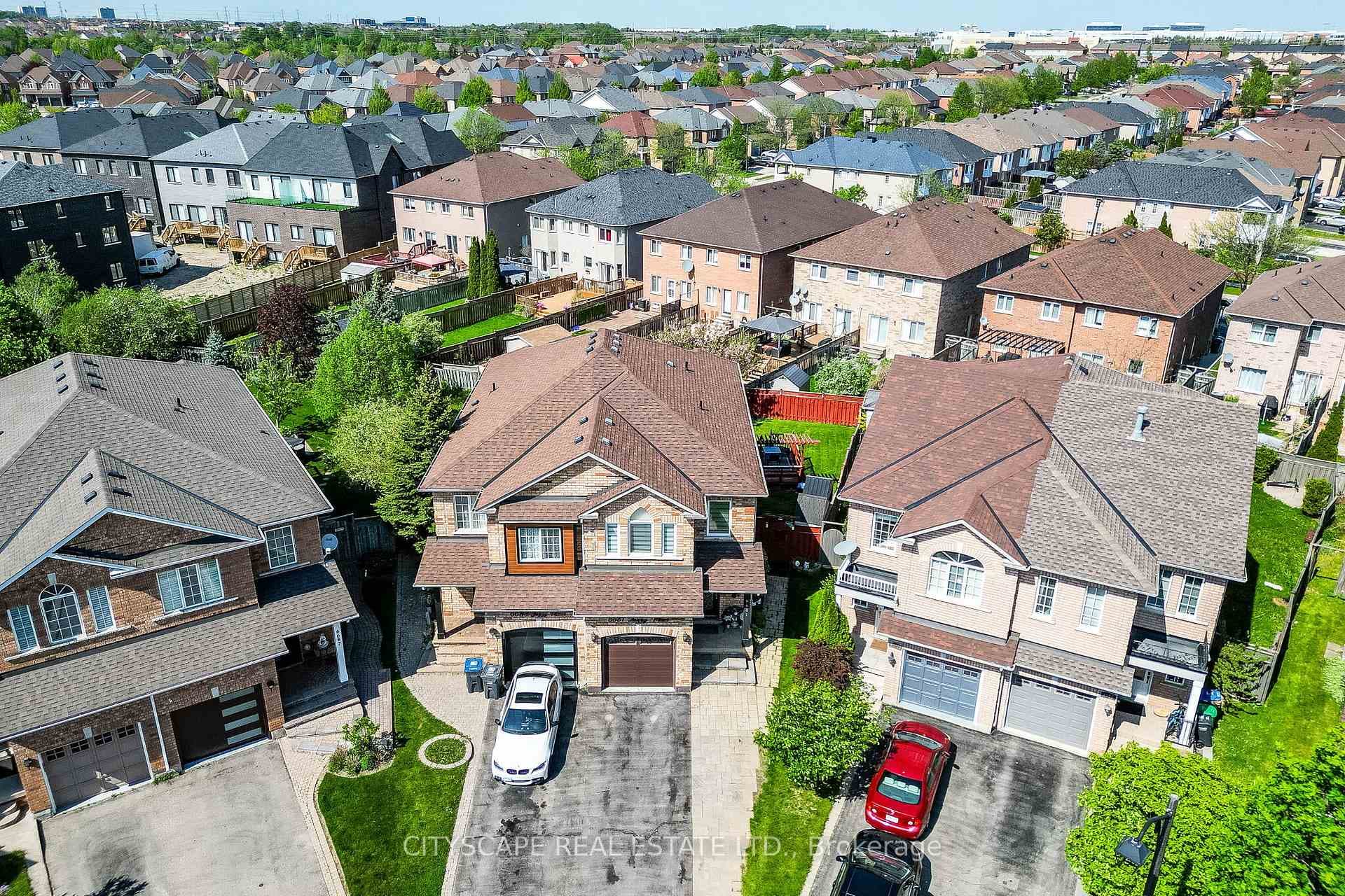 6681 Jazzy Mews - Semi-Detached photo 2 of 50 in Mississauga, Ontario
