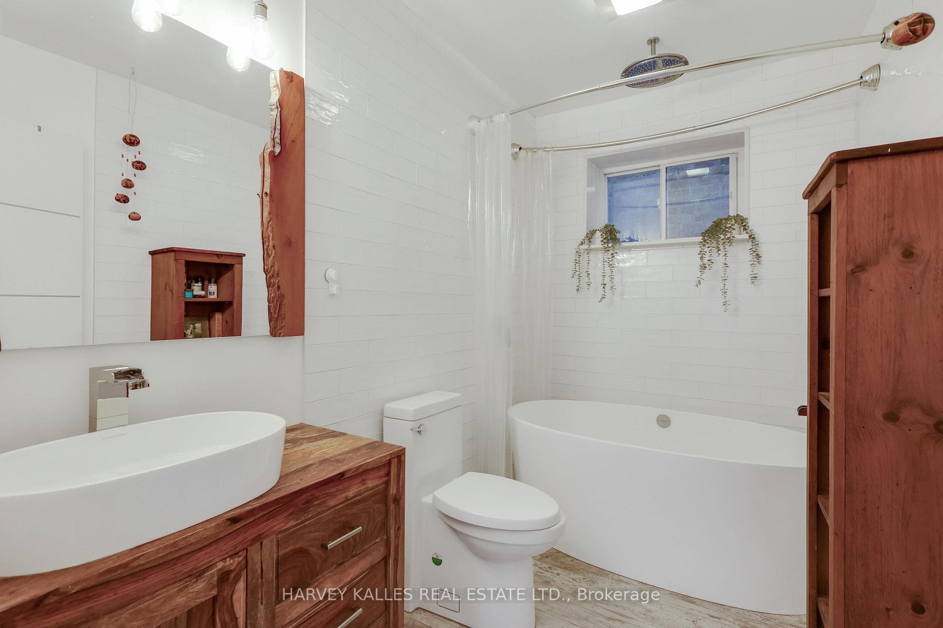 84 Edith Drive - Semi-Detached photo 23 of 45 in Forest Hill / Deer Park, Ontario