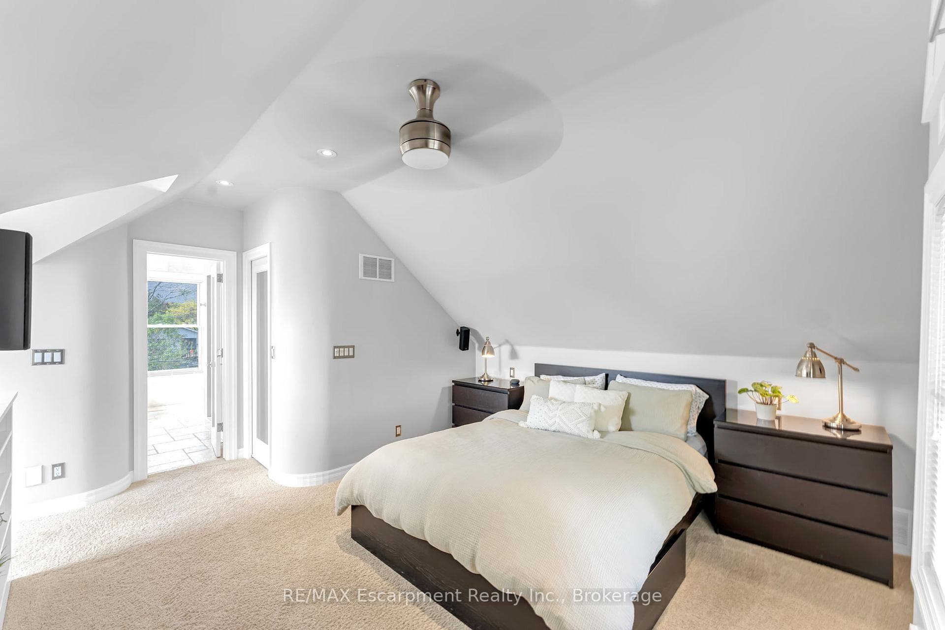 546 HURD Avenue - Detached photo 17 of 46 in Burlington, Ontario