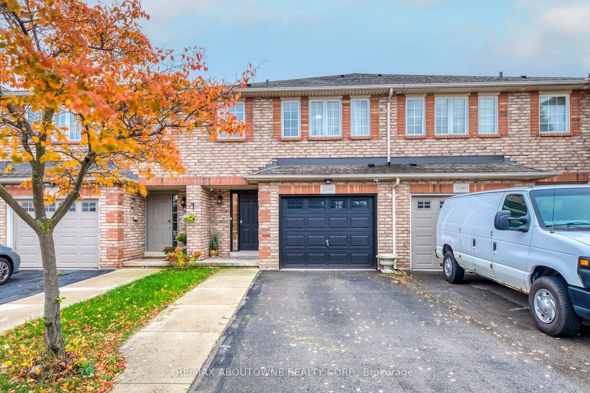 2246 Fairbairn Court - home for sale in Oakville, Ontario