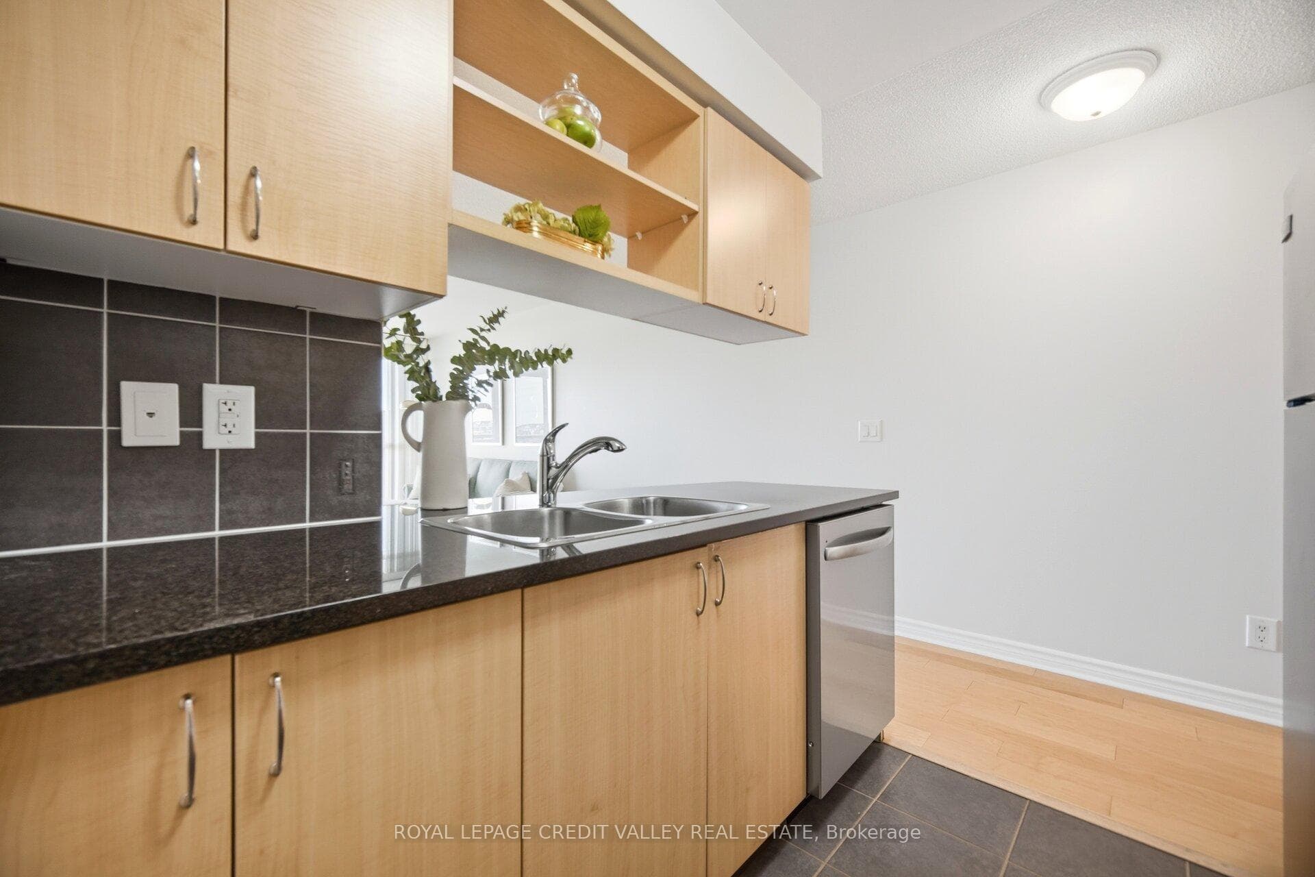 2379 Central Park Drive Unit 501 - Condo photo 8 of 38 in Oakville, Ontario