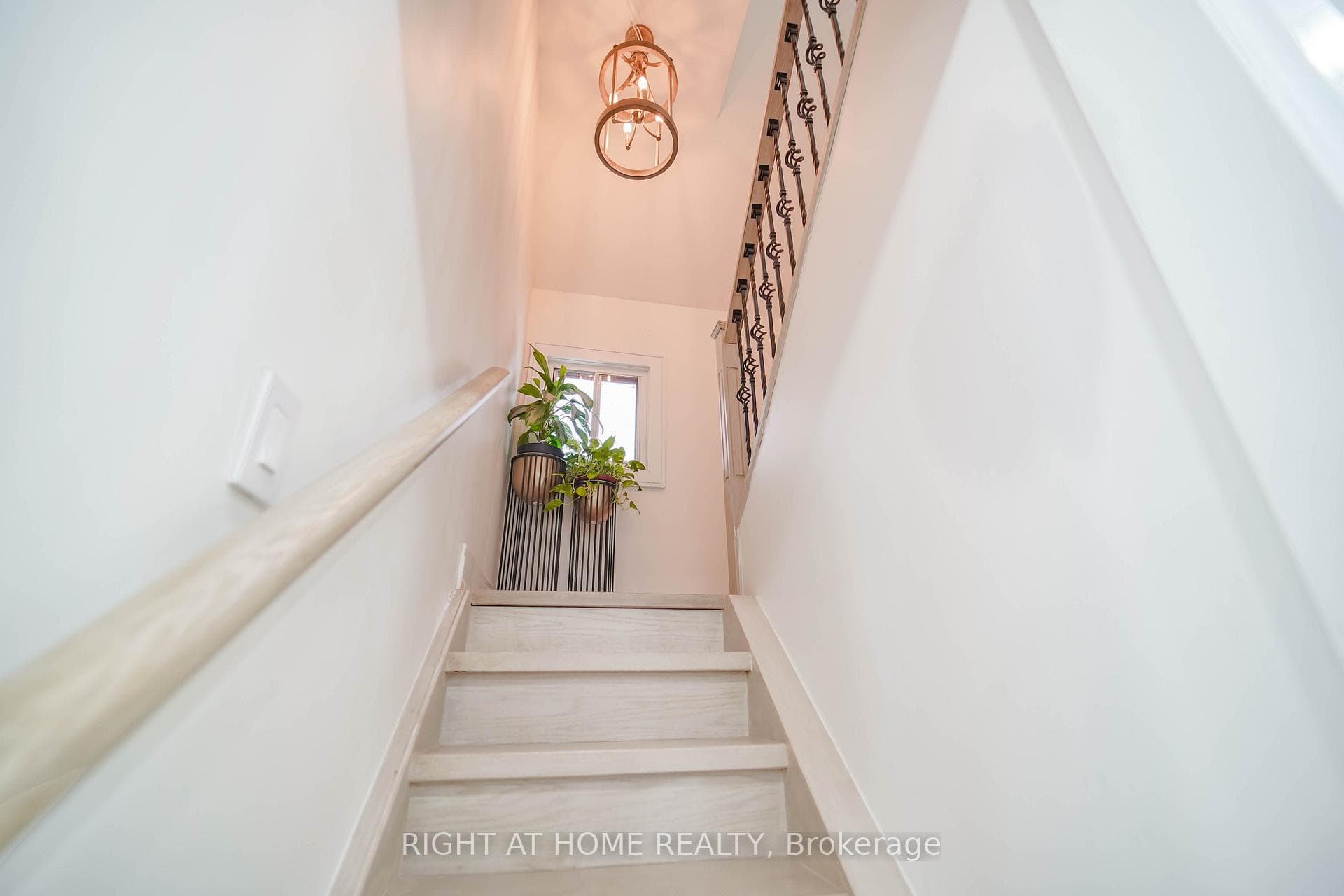 174 Aylesworth Avenue - Detached photo 19 of 50 in Birch Cliff / Cliffside, Ontario