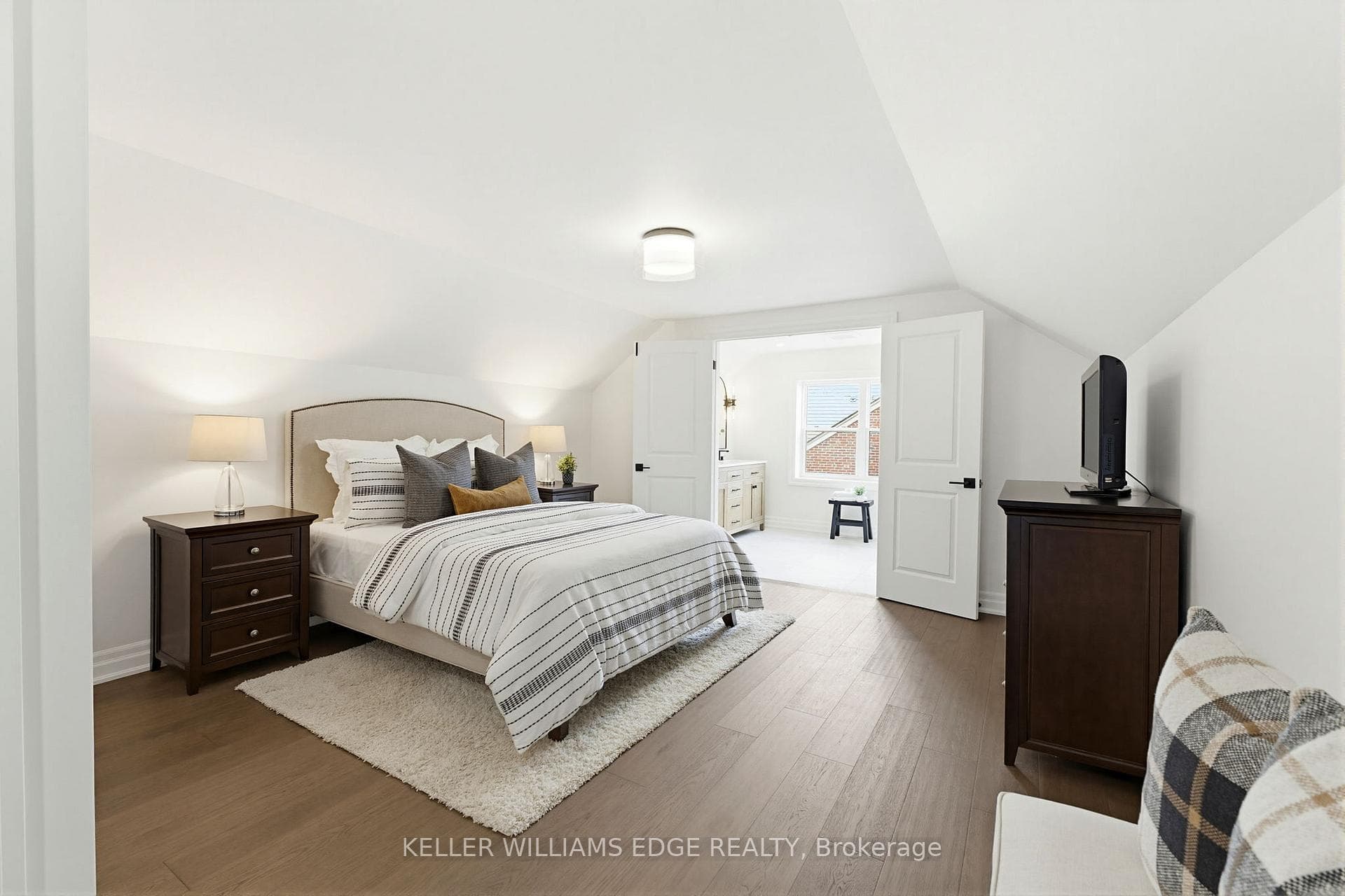 586 Woodland Avenue - Detached photo 12 of 45 in Burlington, Ontario