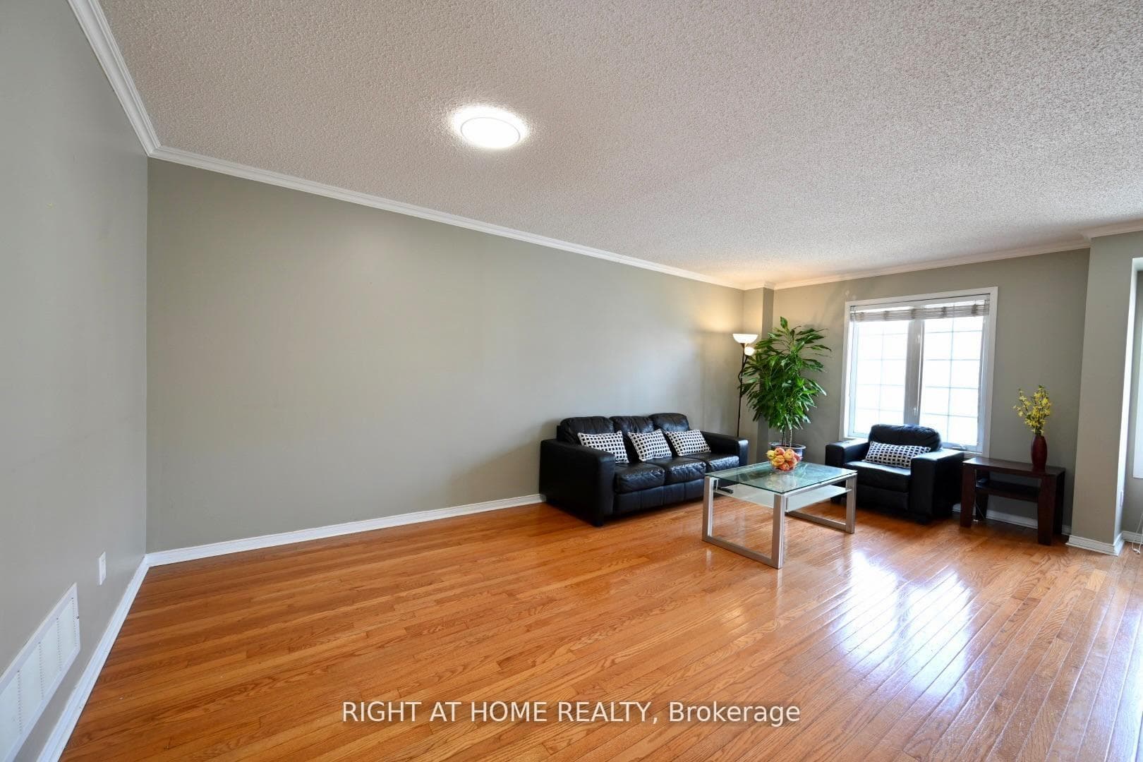 11 West Deane Park Drive Unit 1 - Townhouse photo 8 of 19 in Etobicoke (Islington / Rexdale), Ontario
