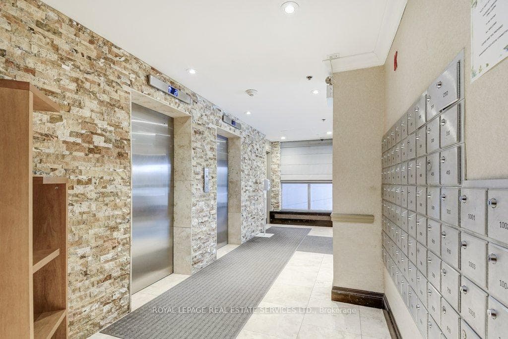 212 Kerr Street Unit 404 - Condo photo 5 of 33 in Oakville, Ontario