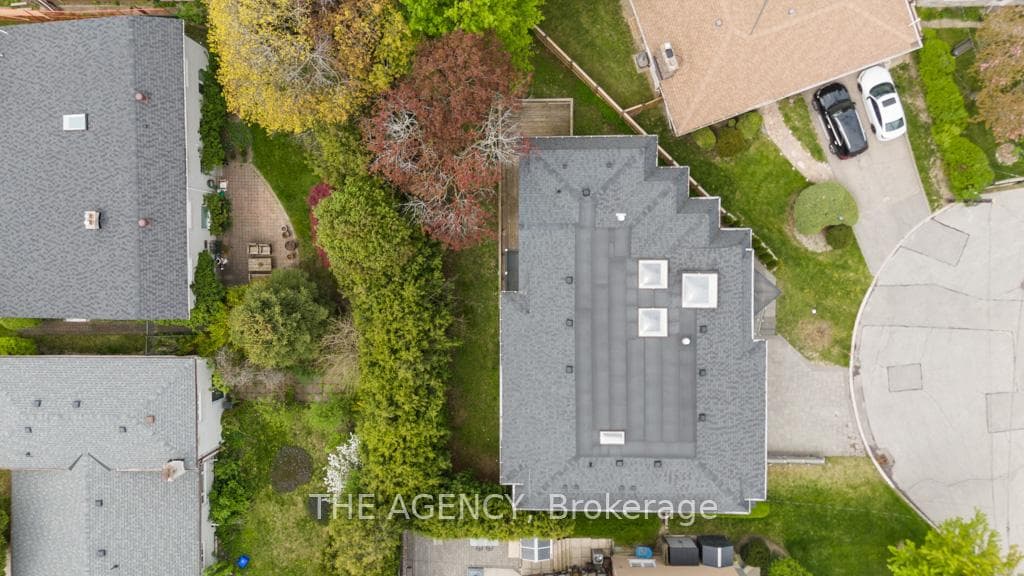 8 Frivick Court - Detached photo 3 of 47 in Willowdale / Newtonbrook, Ontario