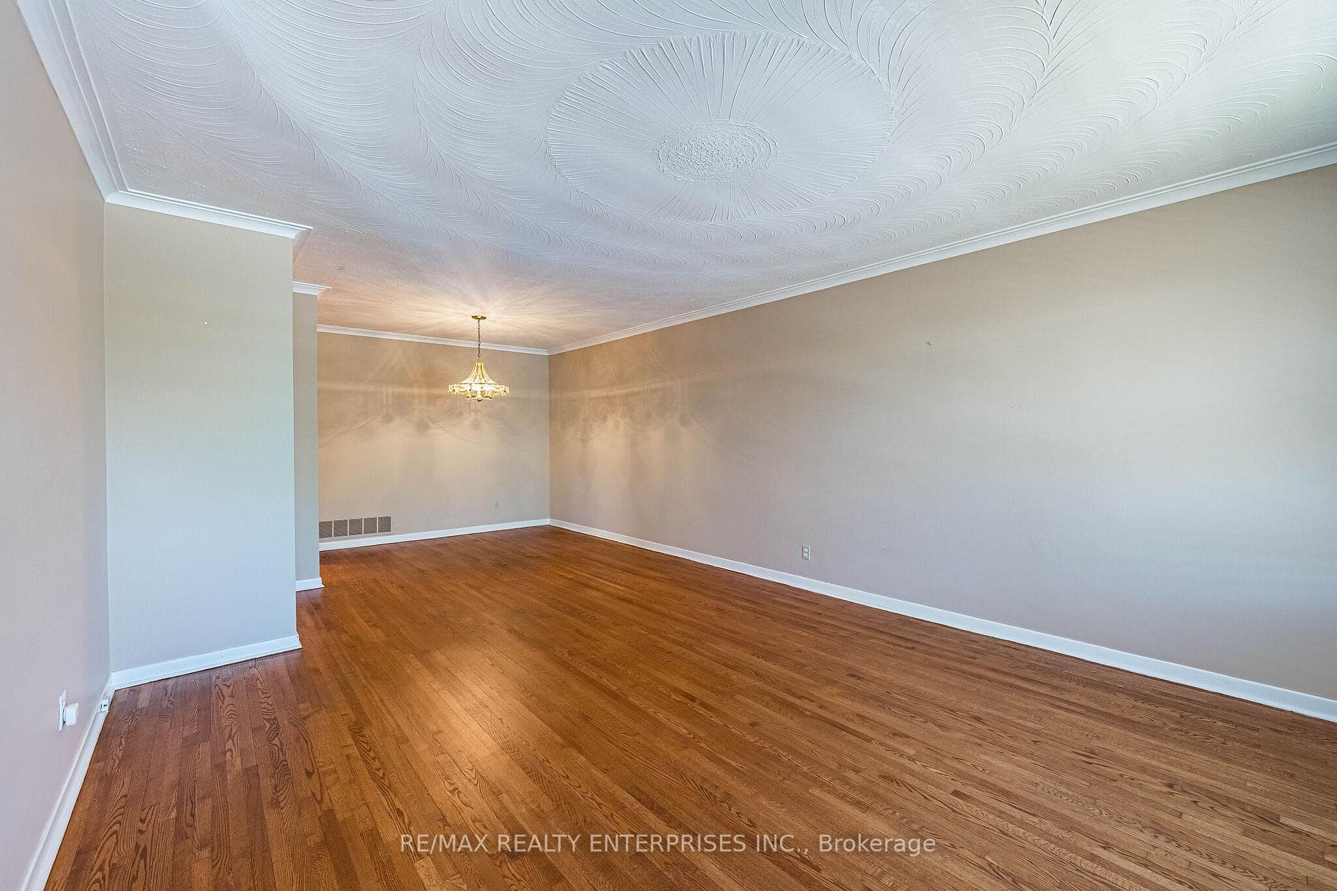 3669 Molly Avenue - Semi-Detached photo 5 of 42 in Mississauga, Ontario
